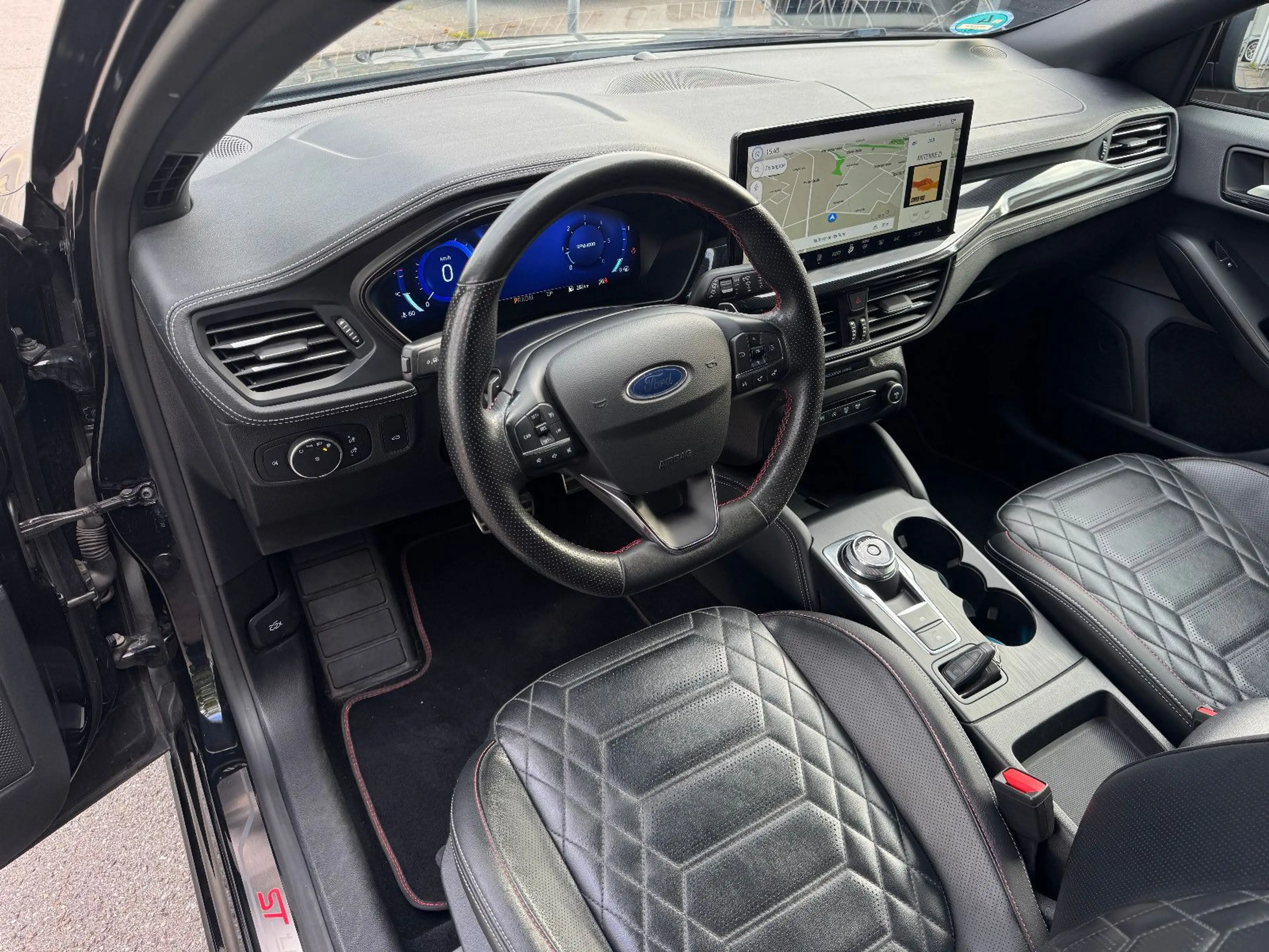 Ford Focus 1,5 ST-Line Vignale Matrix LED Family AHK — photo 11