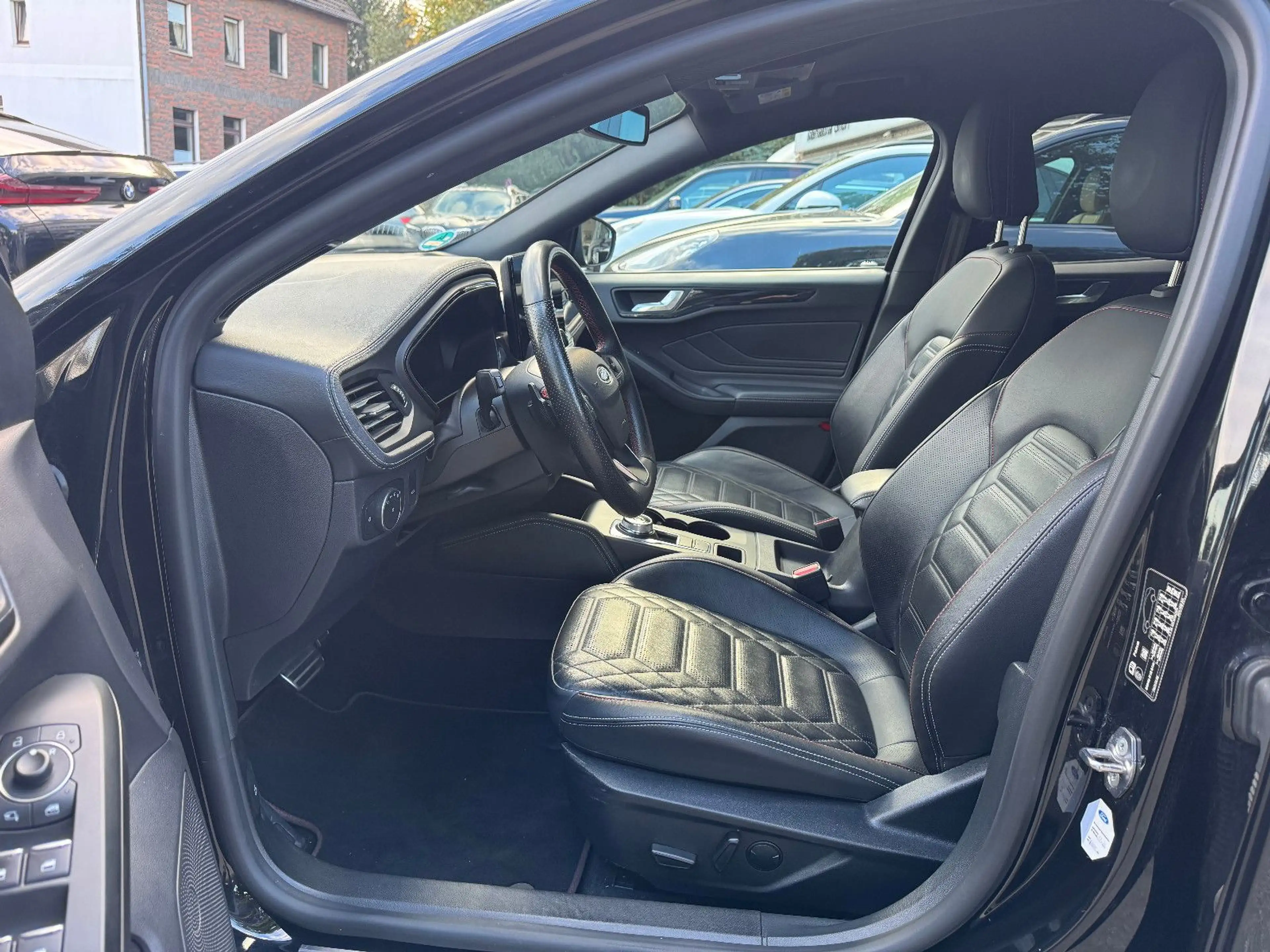 Ford Focus 1,5 ST-Line Vignale Matrix LED Family AHK — photo 10