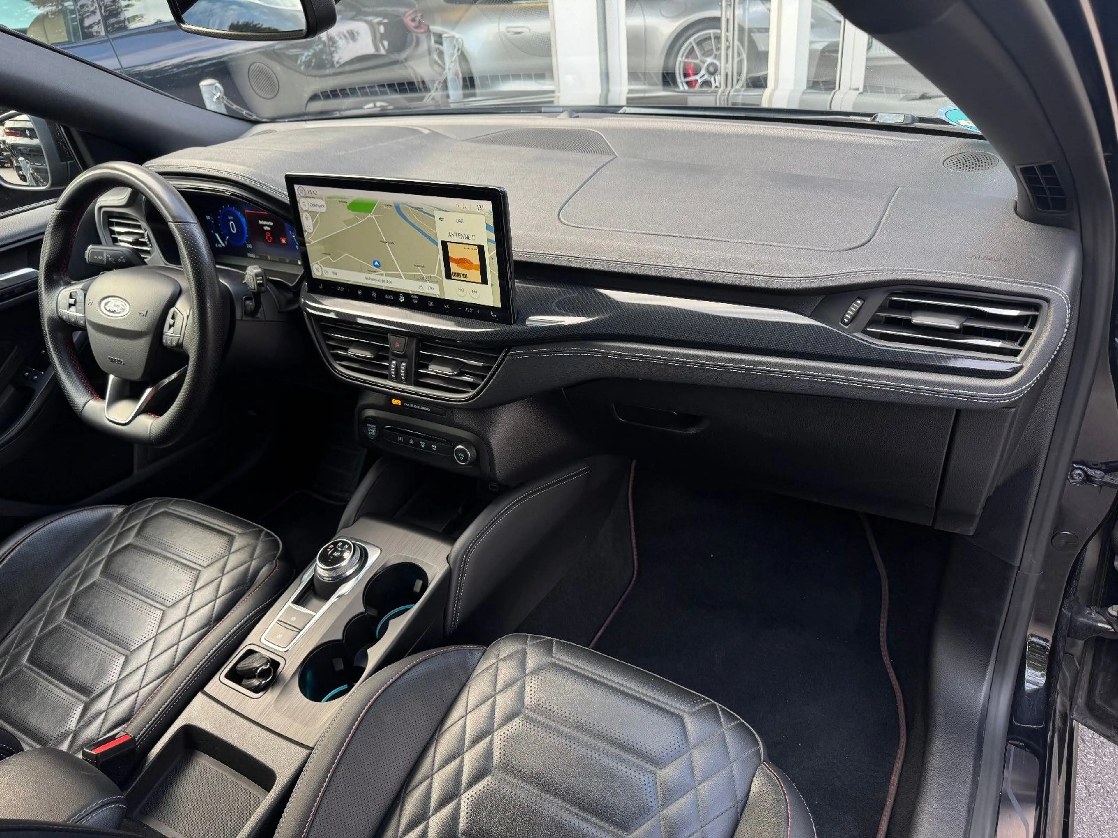 Ford Focus 1,5 ST-Line Vignale Matrix LED Family AHK — photo 12