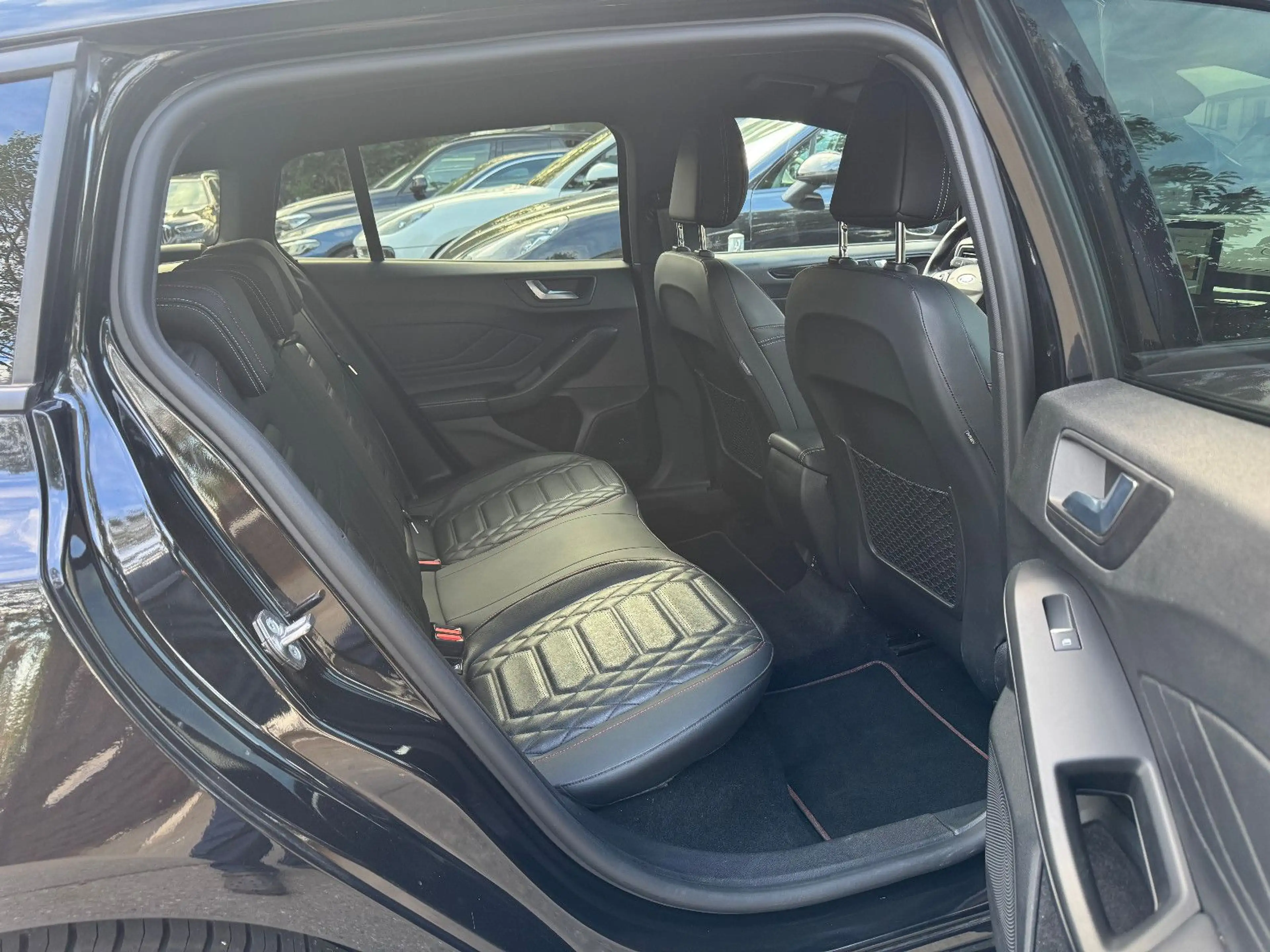 Ford Focus 1,5 ST-Line Vignale Matrix LED Family AHK — photo 14