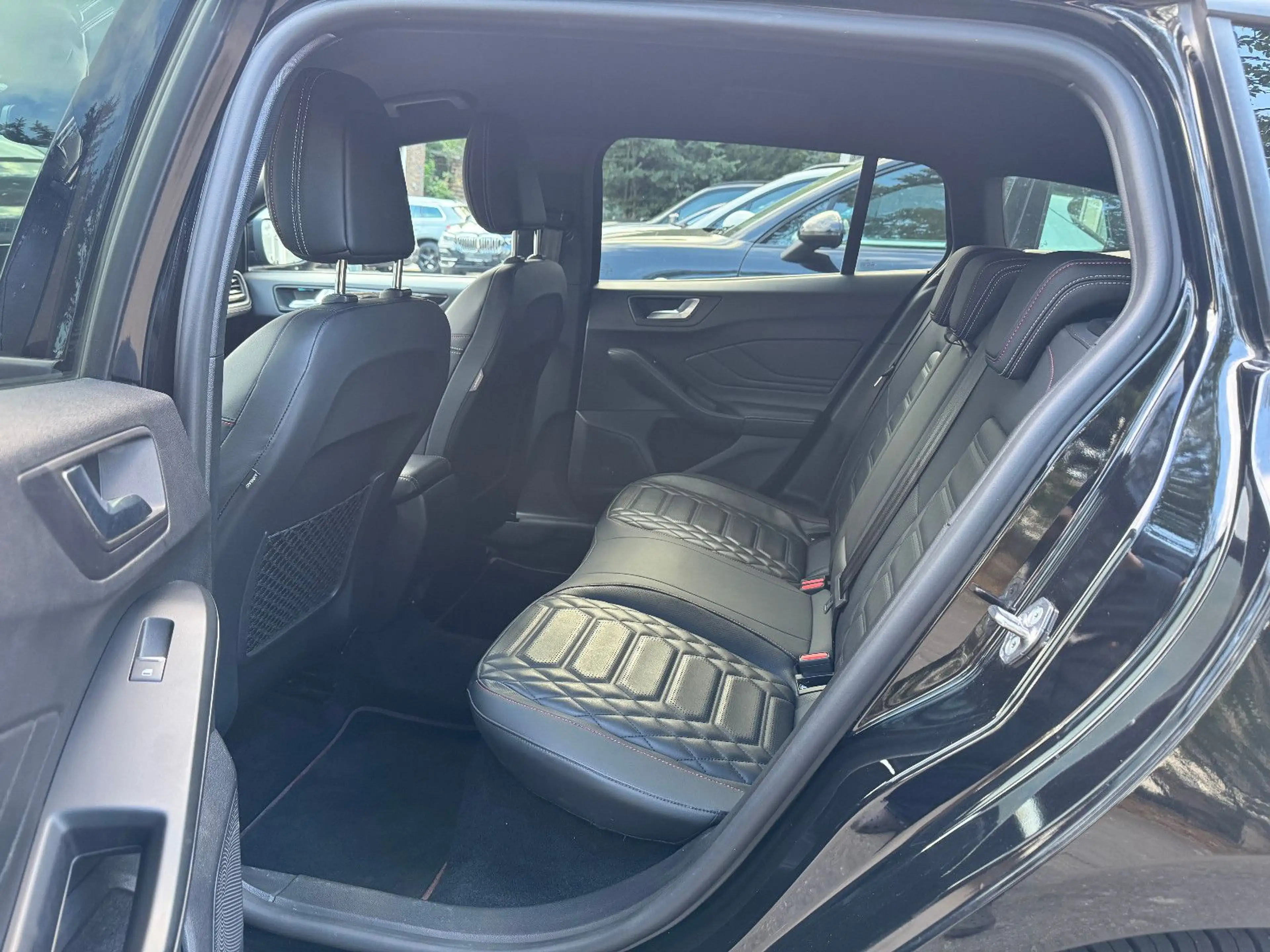 Ford Focus 1,5 ST-Line Vignale Matrix LED Family AHK — photo 15