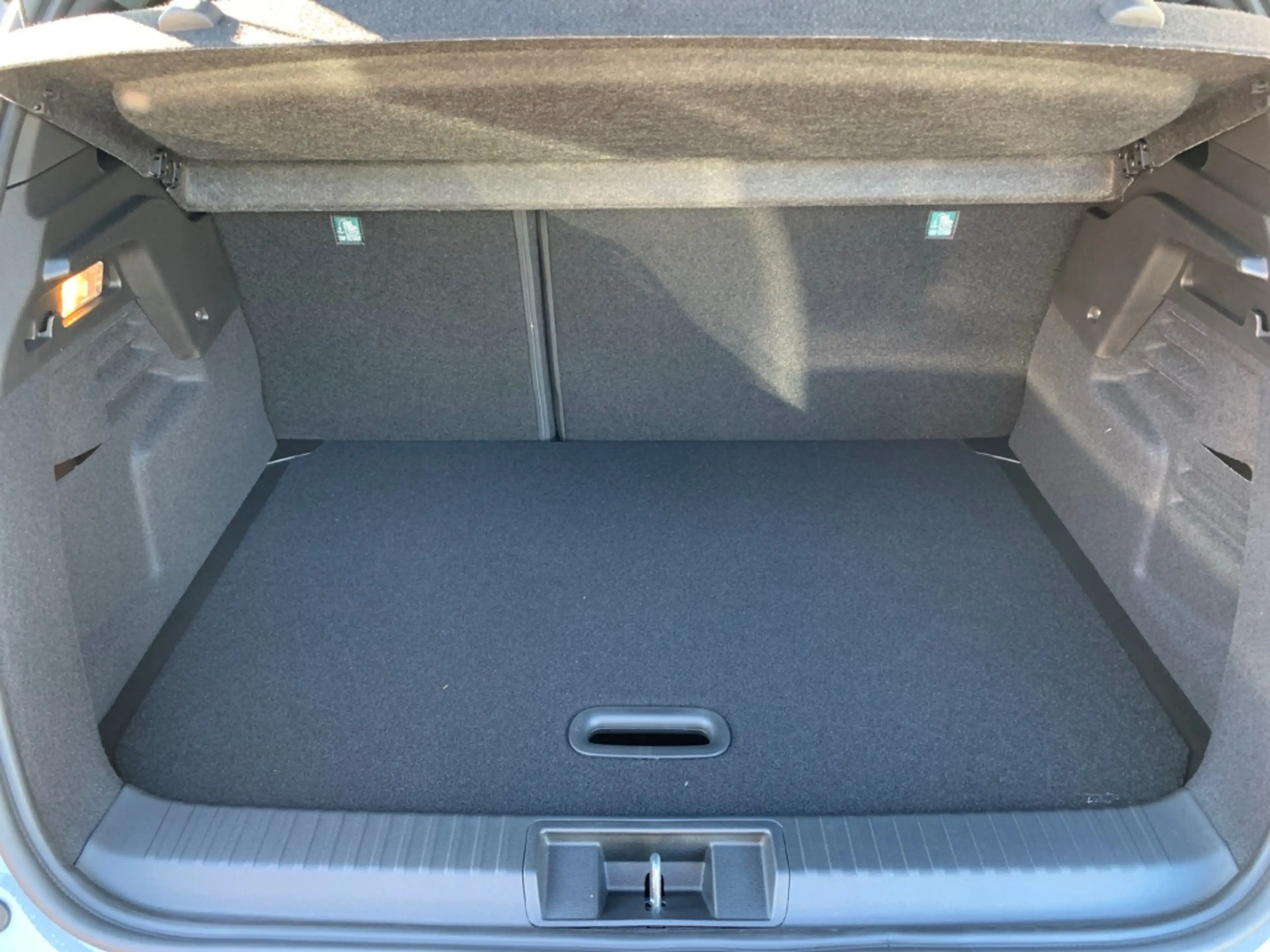 Renault Captur TECHNO FULL HYBRID E-TECH 160 KLIMA+PDC — photo 12