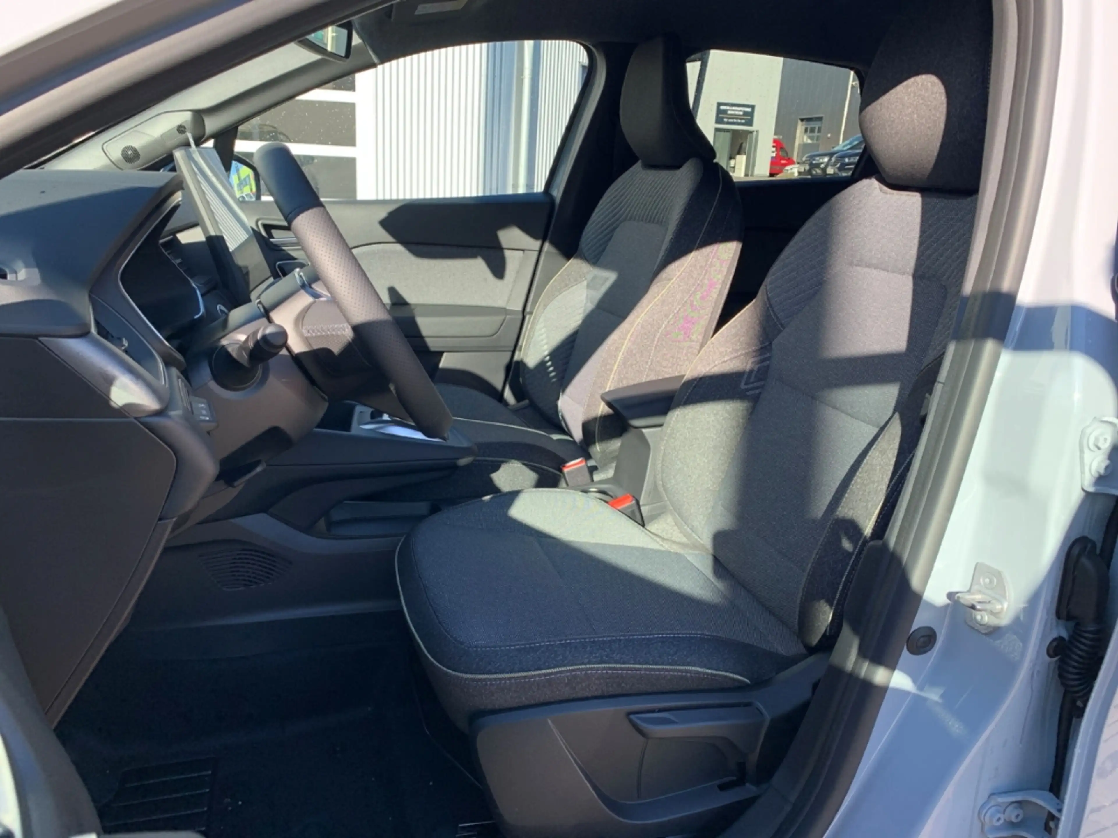 Renault Captur TECHNO FULL HYBRID E-TECH 160 KLIMA+PDC — photo 9
