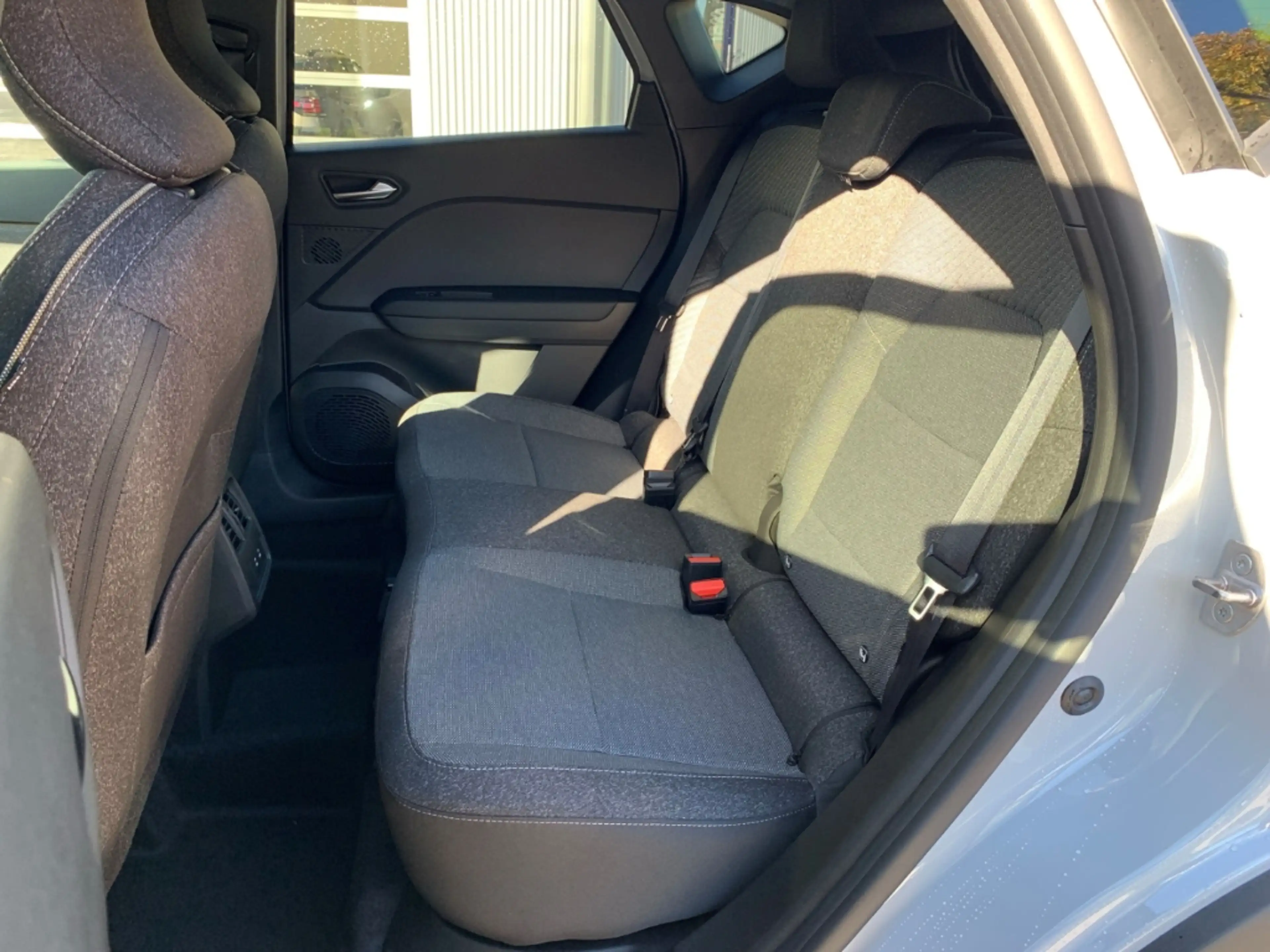Renault Captur TECHNO FULL HYBRID E-TECH 160 KLIMA+PDC — photo 11