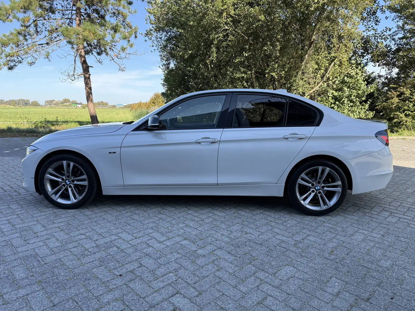 BMW 328 328i xDrive Sport-Aut. Sport Line - 2