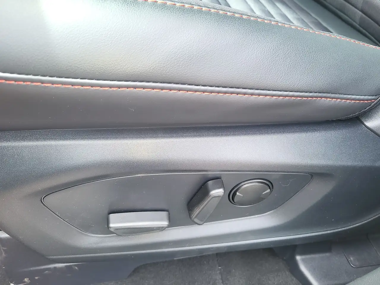 Ford Explorer photo Ford Explorer