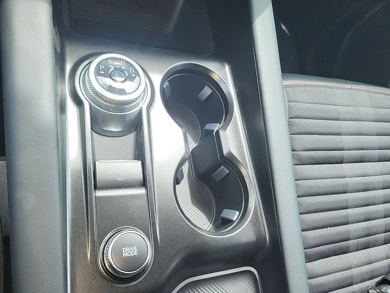 Ford Explorer photo Ford Explorer