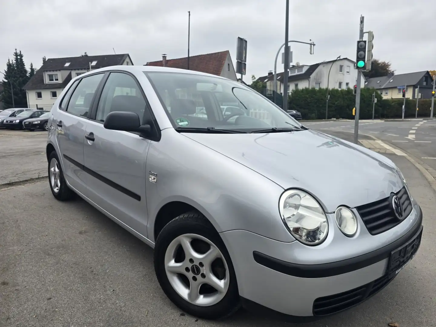 Volkswagen Polo 1.4 5Türer,TÜV NEU!,Zentral,KLIMA,EL.Fenster,usw.. Silber - 2