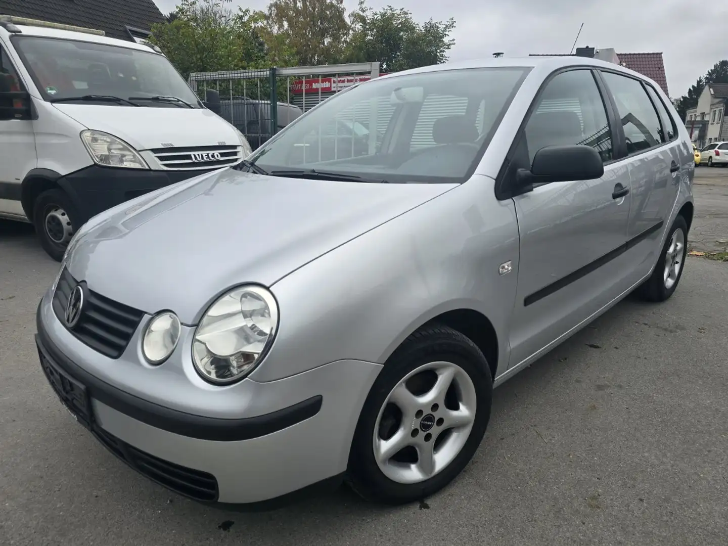 Volkswagen Polo 1.4 5Türer,TÜV NEU!,Zentral,KLIMA,EL.Fenster,usw.. Silber - 1