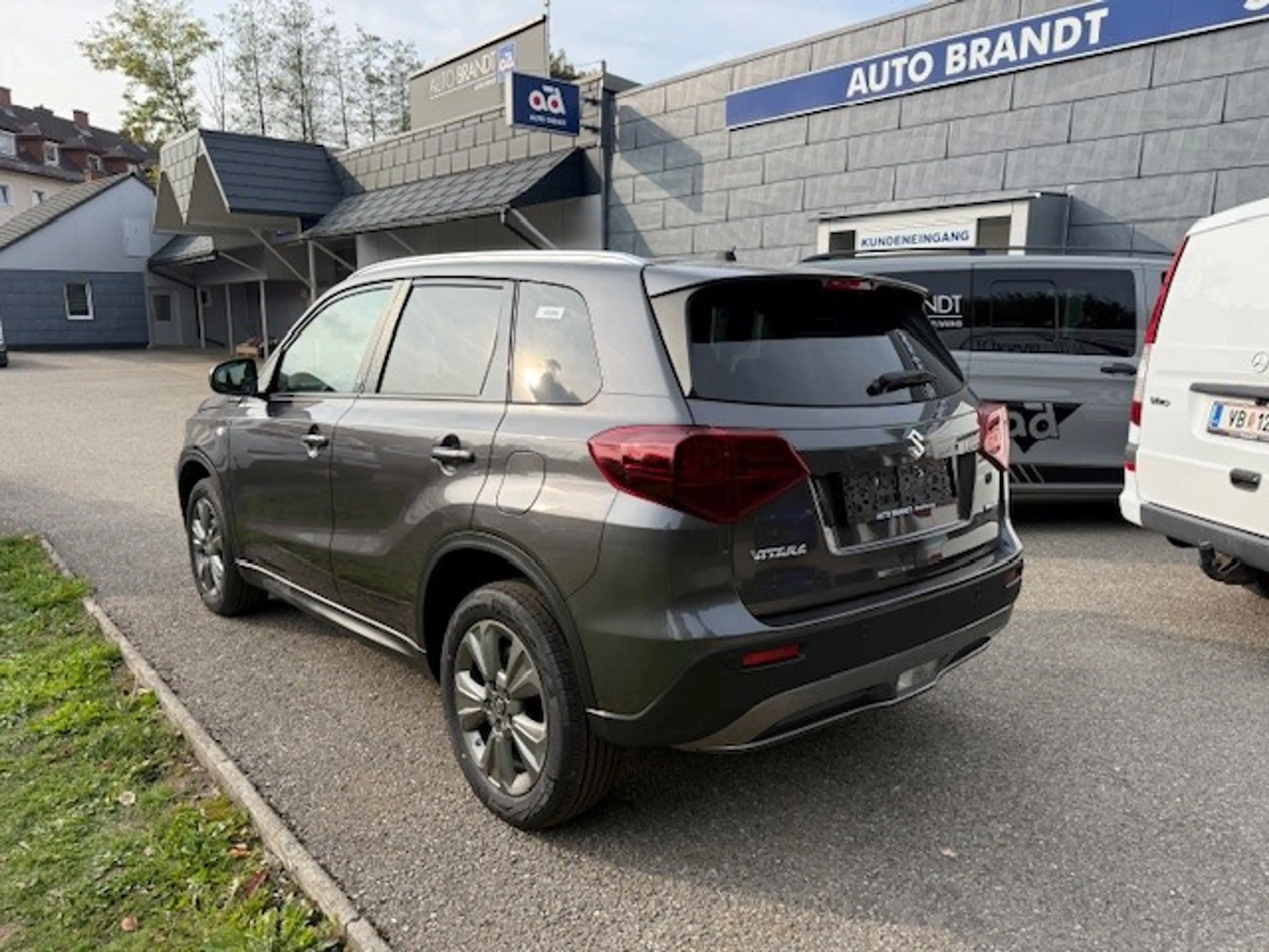 Suzuki Vitara Vitara 1,4 Hybrid shine Aut. shine — photo 3
