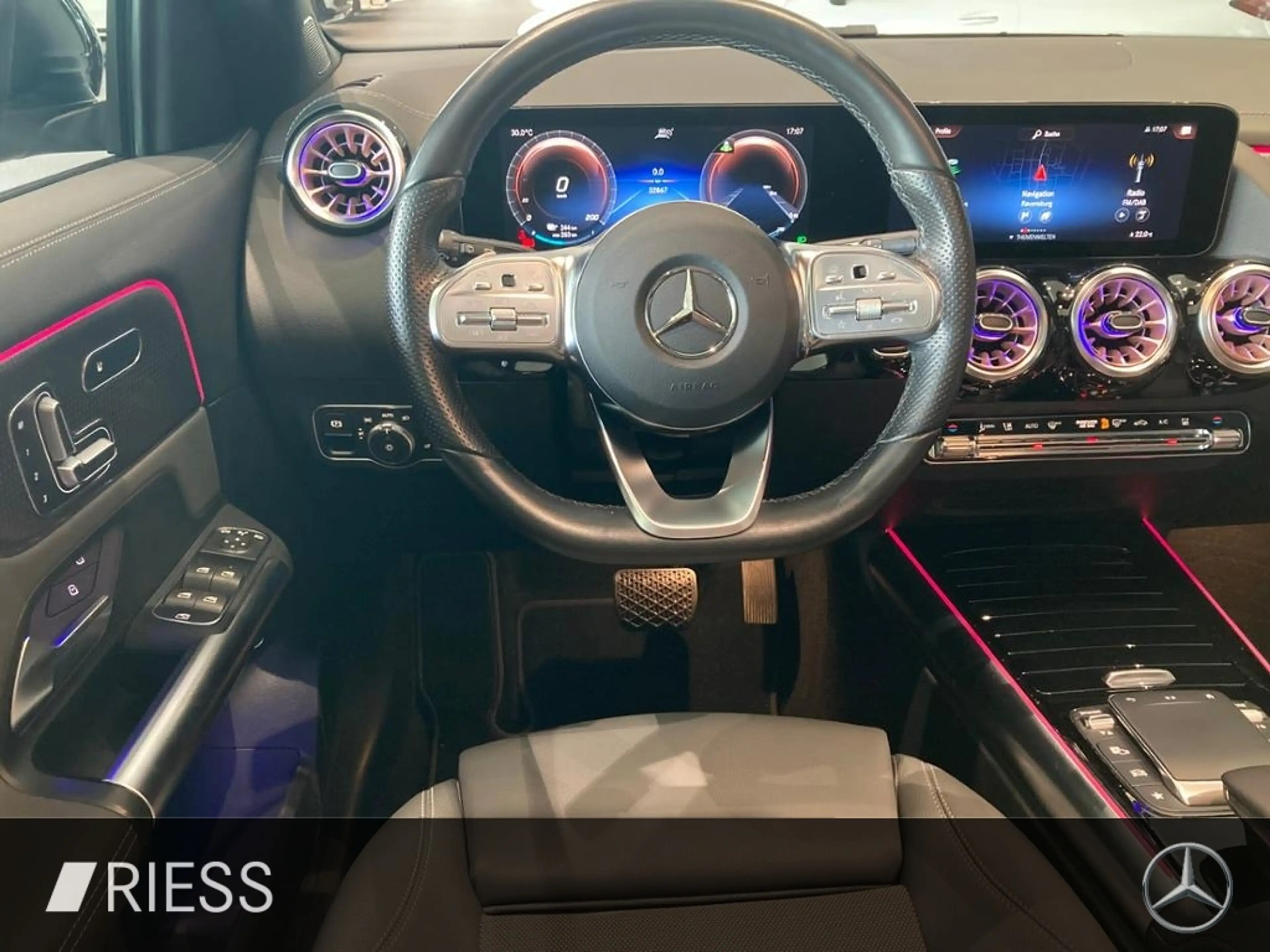 Mercedes-Benz EQA 250 + 360 ACC AUT HUD Kam. KeyLess KlimaA LED — photo 12