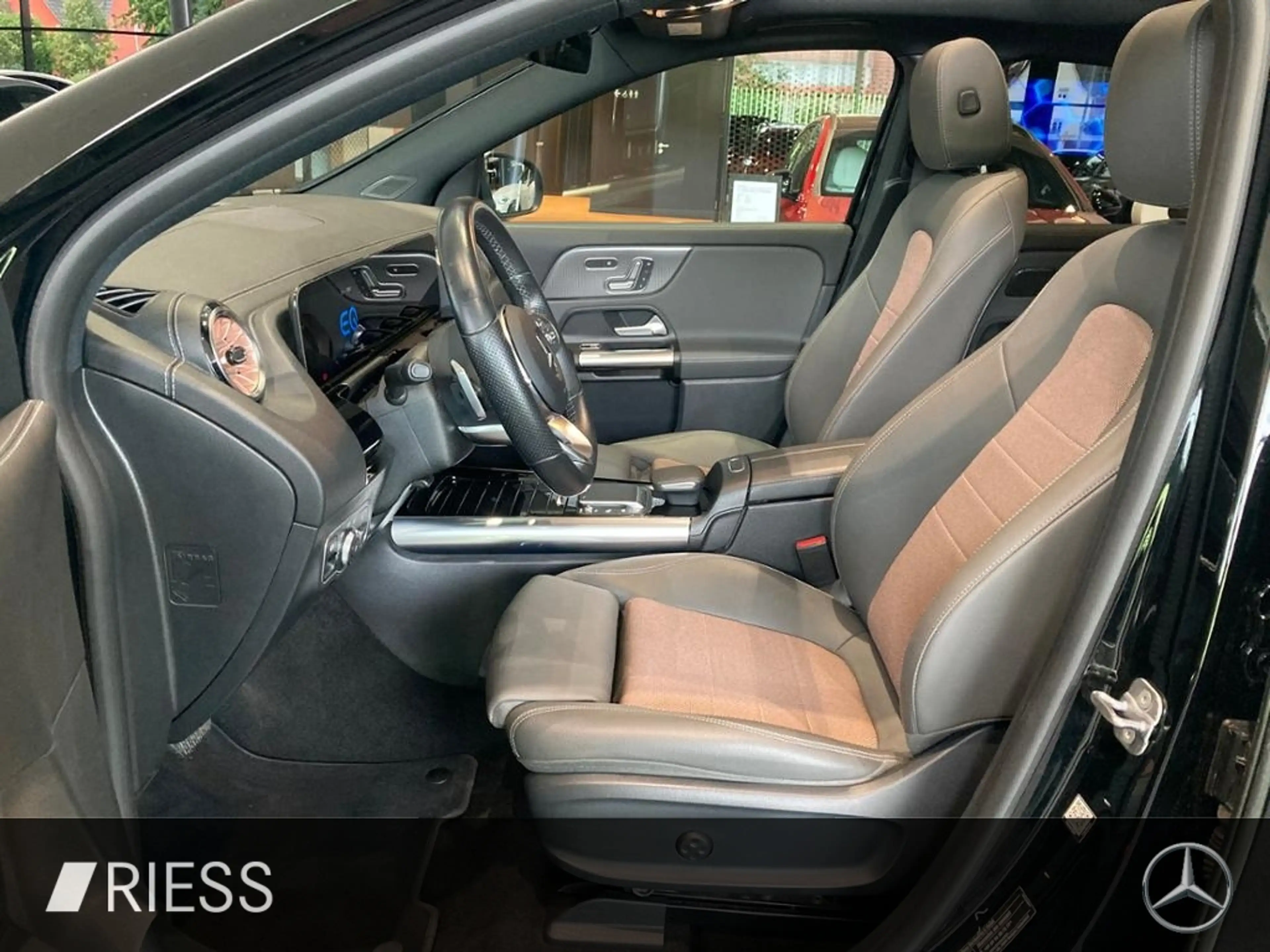 Mercedes-Benz EQA 250 + 360 ACC AUT HUD Kam. KeyLess KlimaA LED — photo 9
