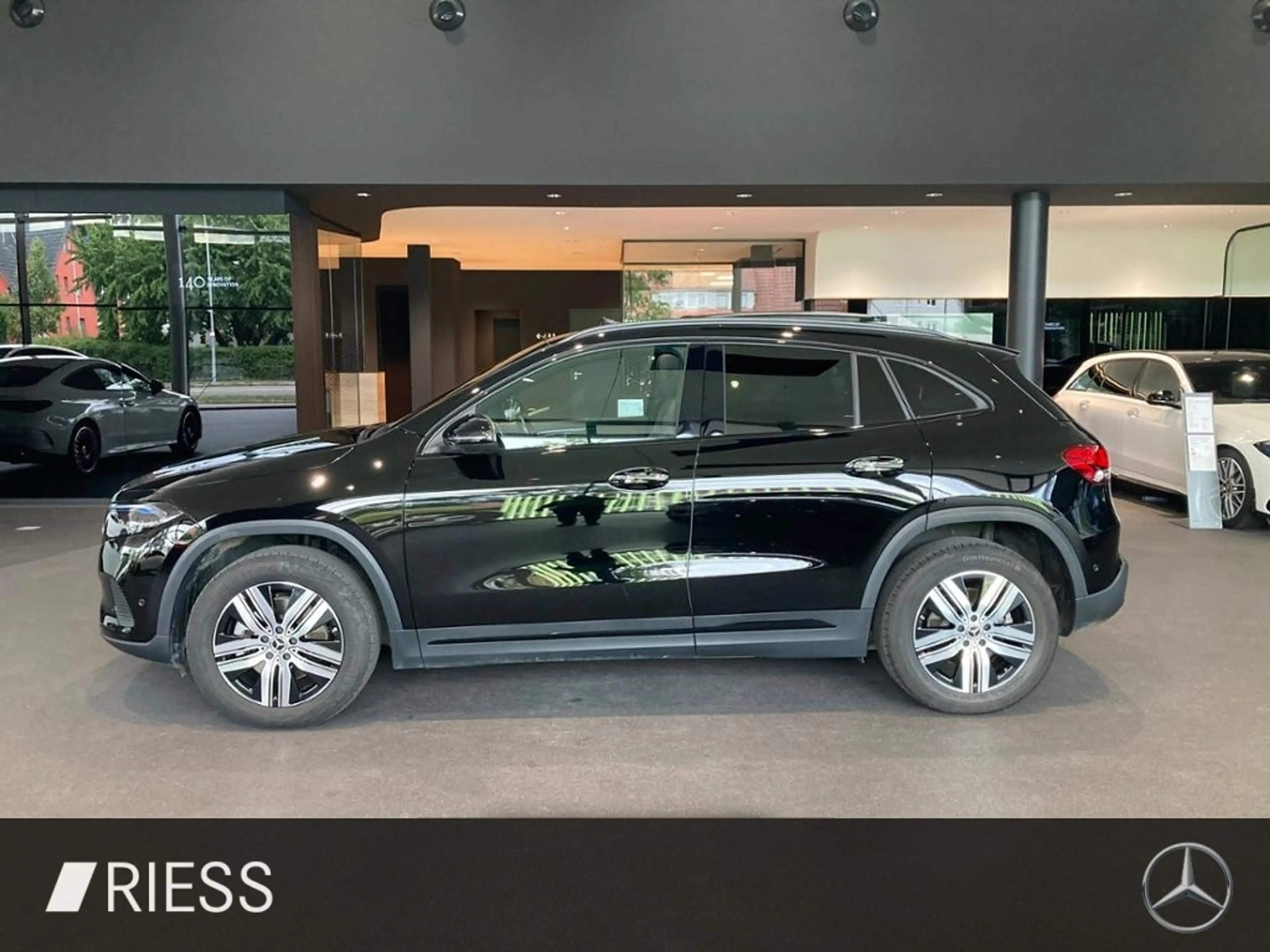 Mercedes-Benz EQA 250 + 360 ACC AUT HUD Kam. KeyLess KlimaA LED — photo 4