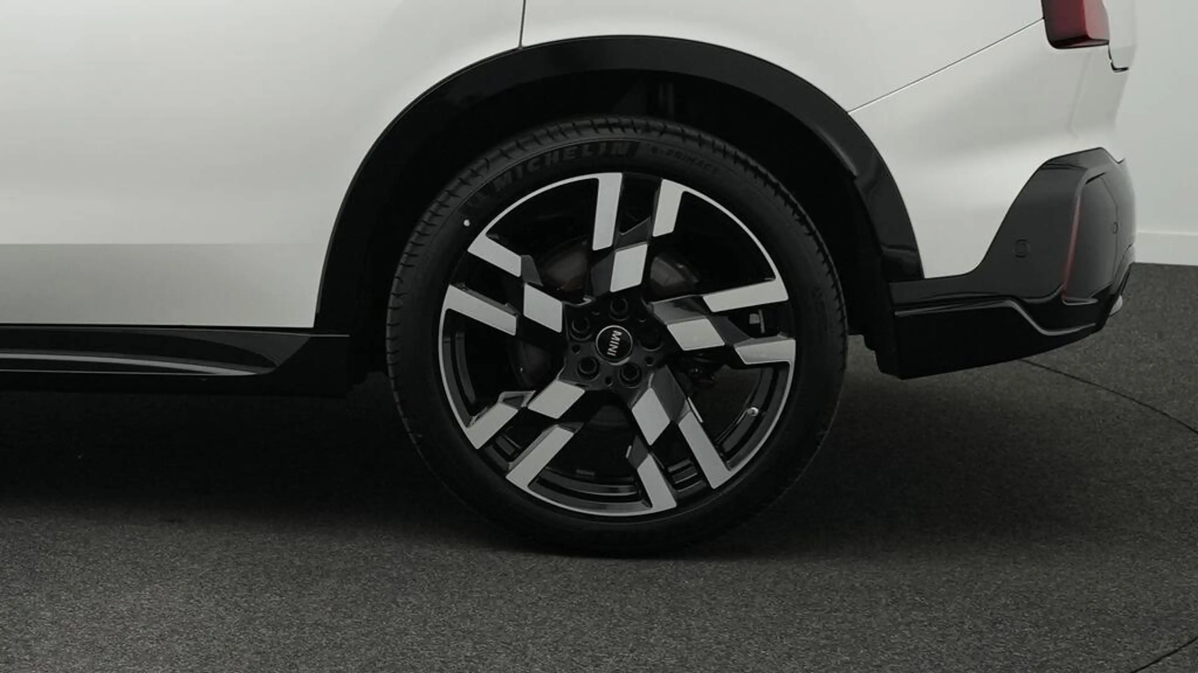MINI Countryman S All4 John Cooper Works Trim — photo 9