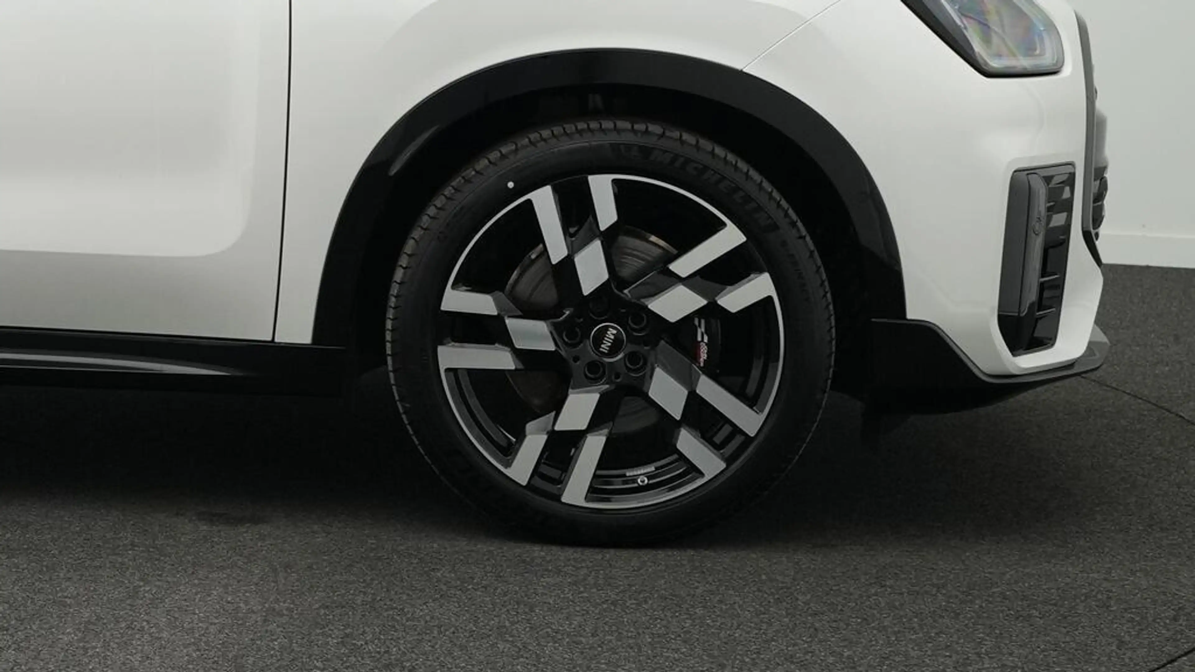 MINI Countryman S All4 John Cooper Works Trim — photo 11