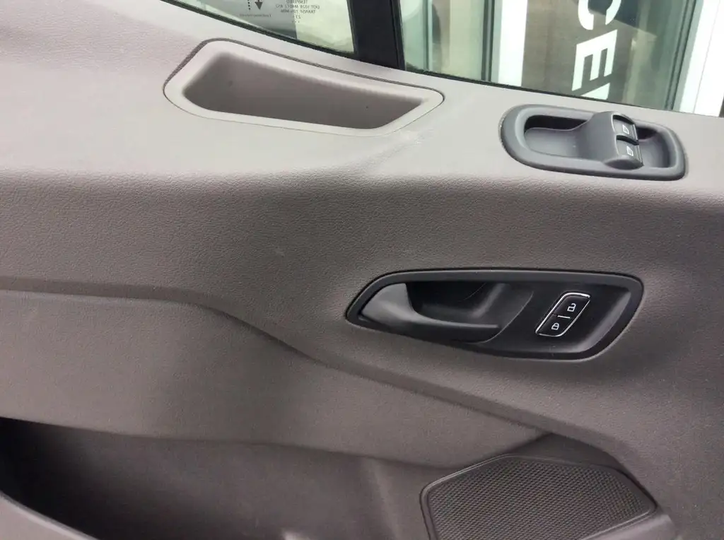Ford Transit 250 2025 photo 3