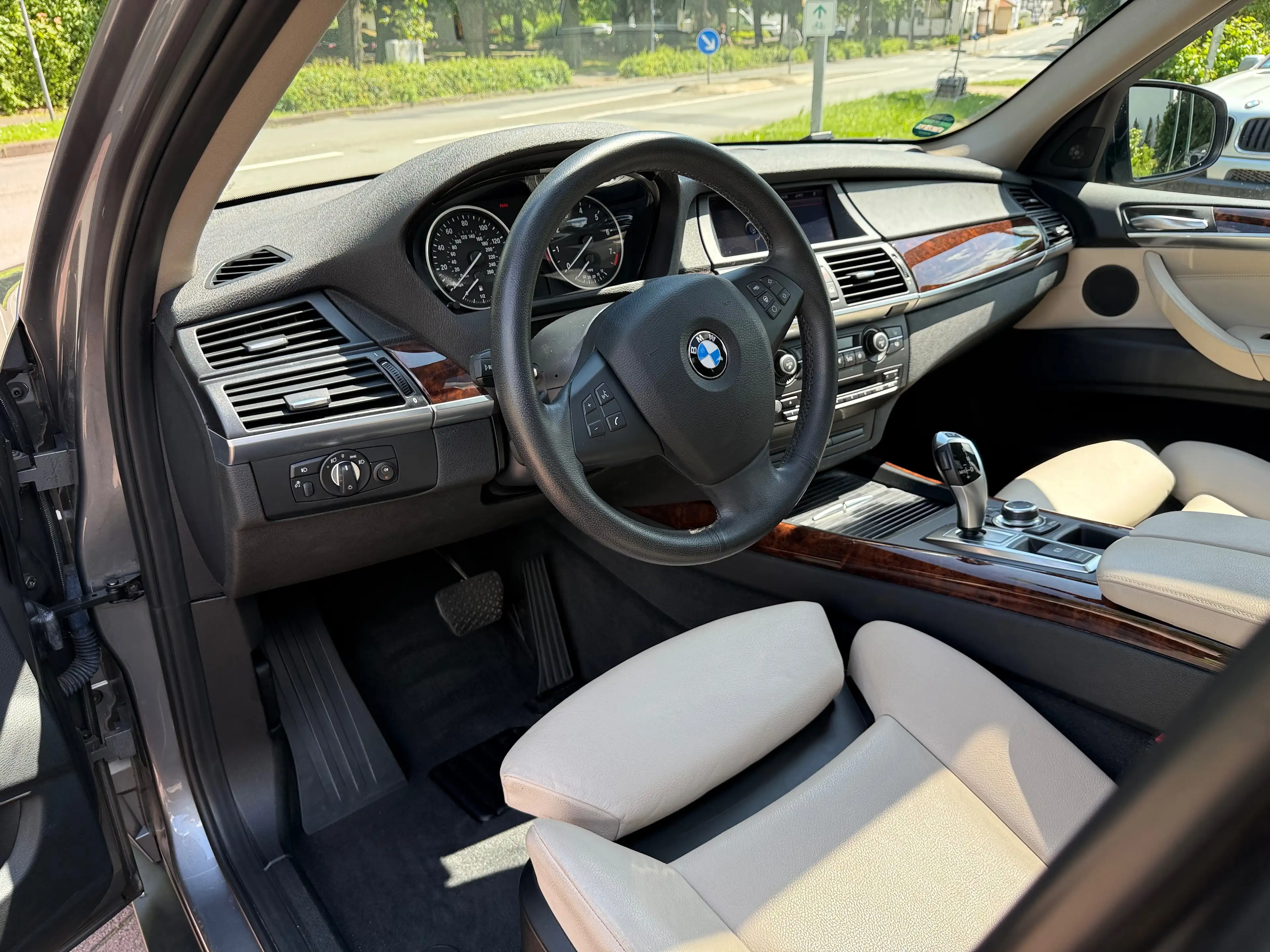 BMW X5 xDrive35i wenig Kilometer Gepflegter Zustand — photo 13