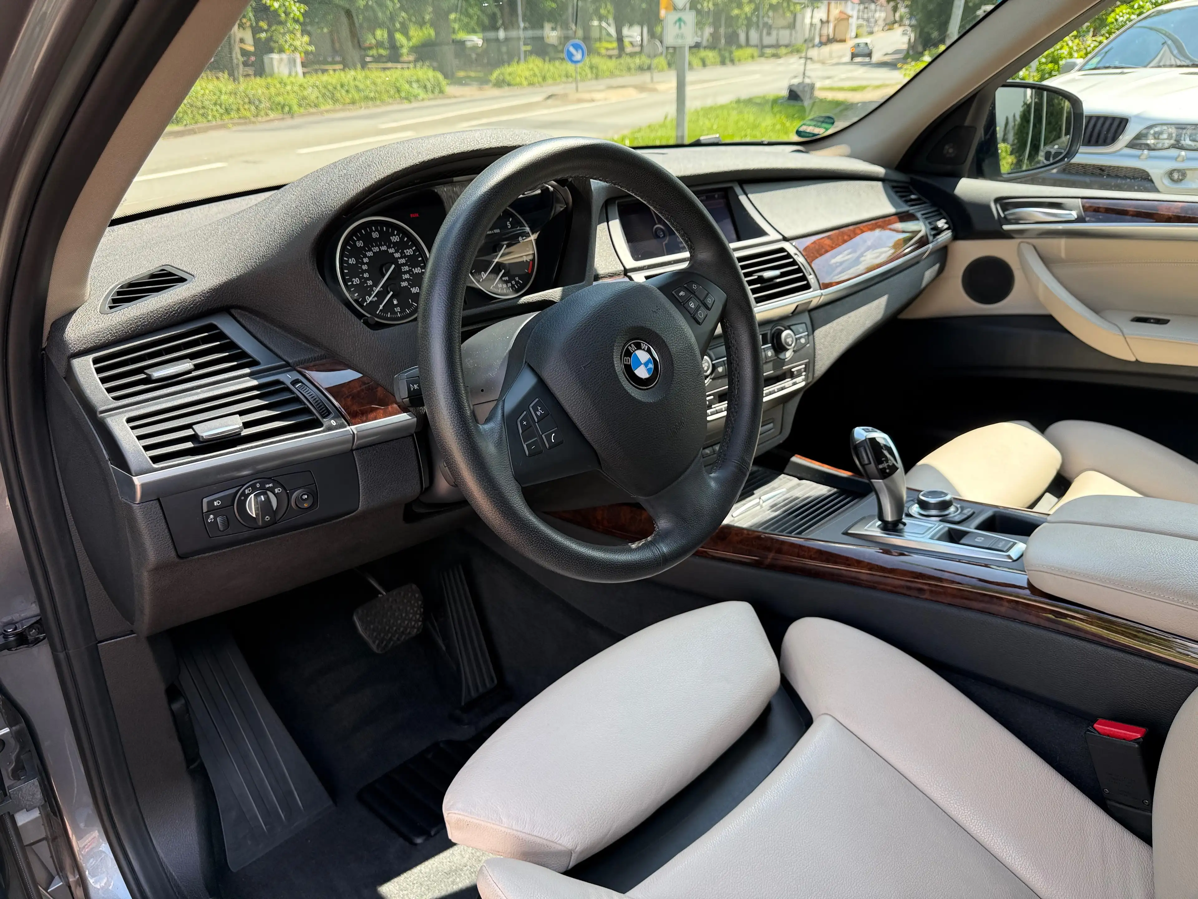 BMW X5 xDrive35i wenig Kilometer Gepflegter Zustand — photo 11