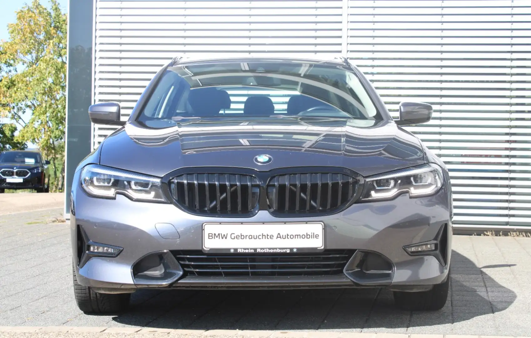 BMW 320 d Touring Sport Line Navi LED LIVE DAB Kamera Grau - 2