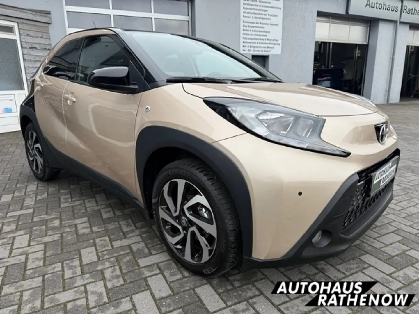 Toyota Aygo X Pulse 1.0 VVT-i EU6d Tempomat*RückfahrK. Musikstre Beige - 2