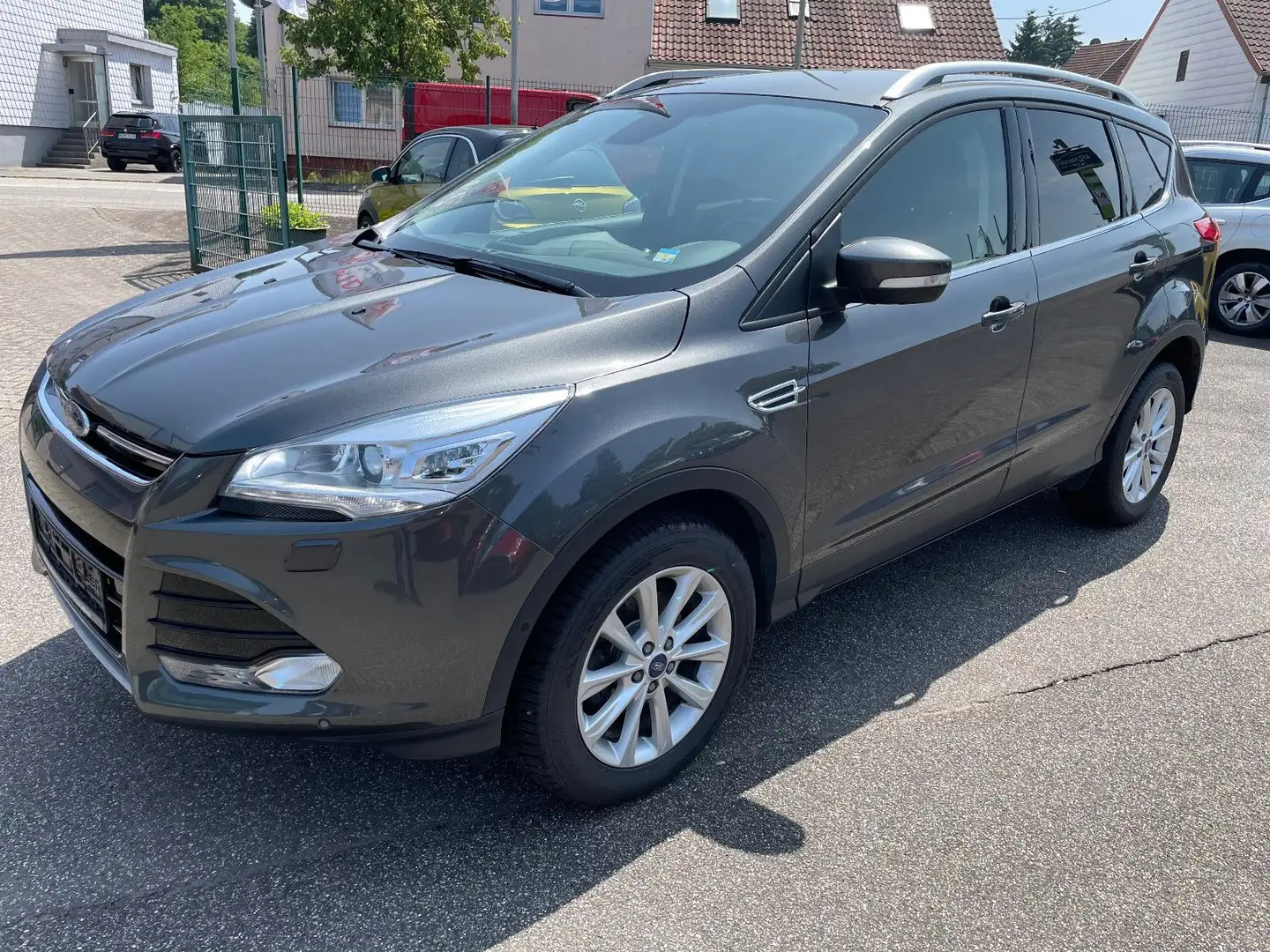 Ford Kuga Titanium Grau - 1