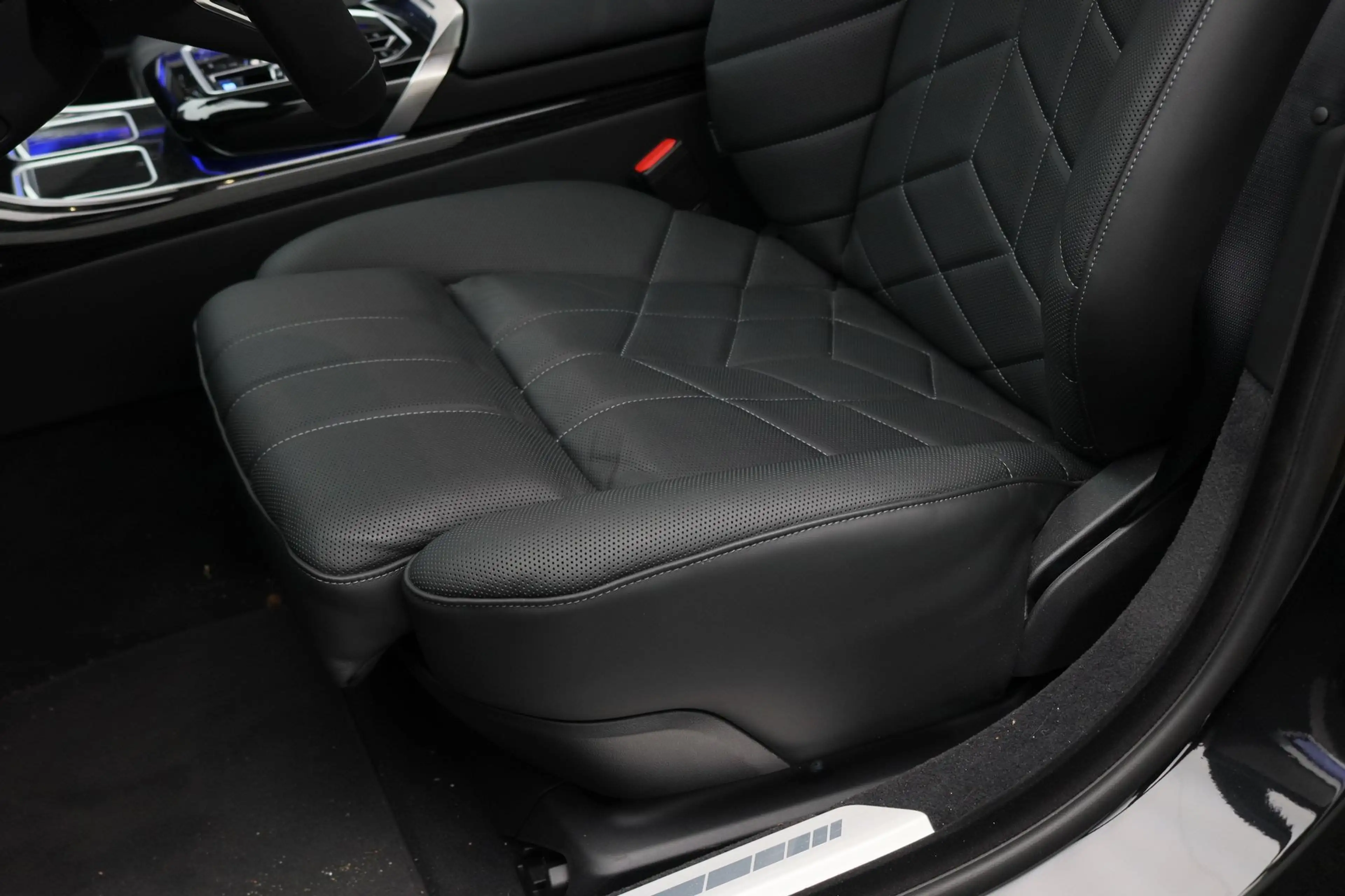 BMW i7 xDrive60 106 kWh | M-sport Pro. | Driving Assistan — photo 4