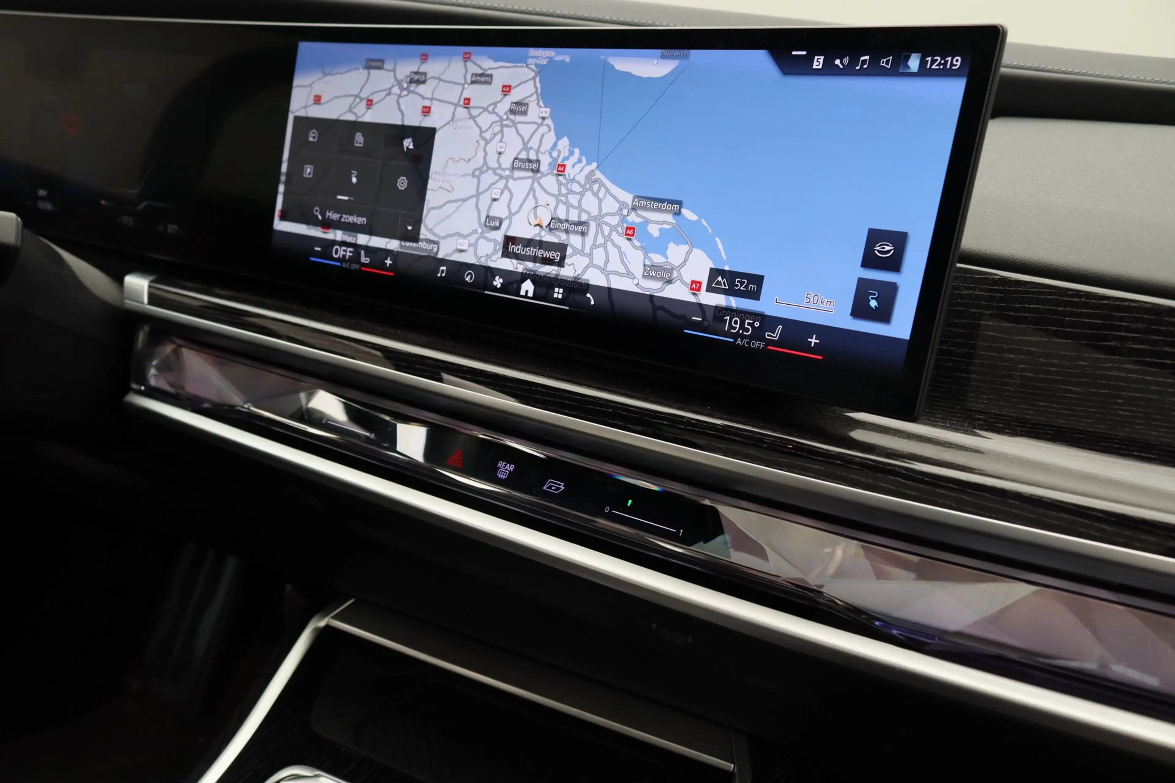 BMW i7 xDrive60 106 kWh | M-sport Pro. | Driving Assistan — photo 5