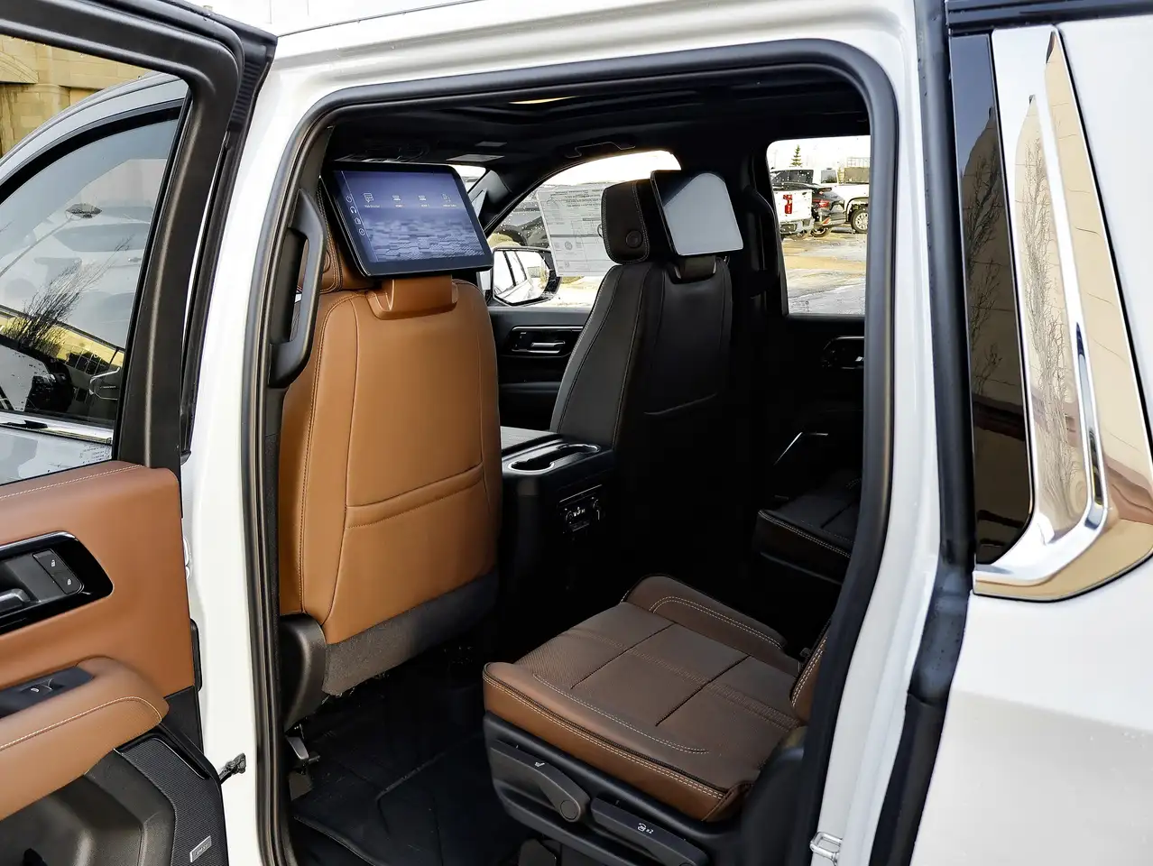Chevrolet Suburban снимка Chevrolet Suburban