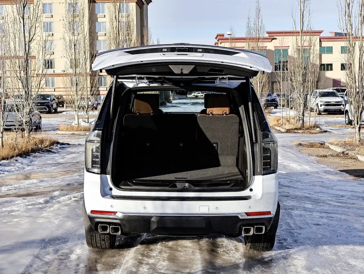 Chevrolet Suburban снимка Chevrolet Suburban