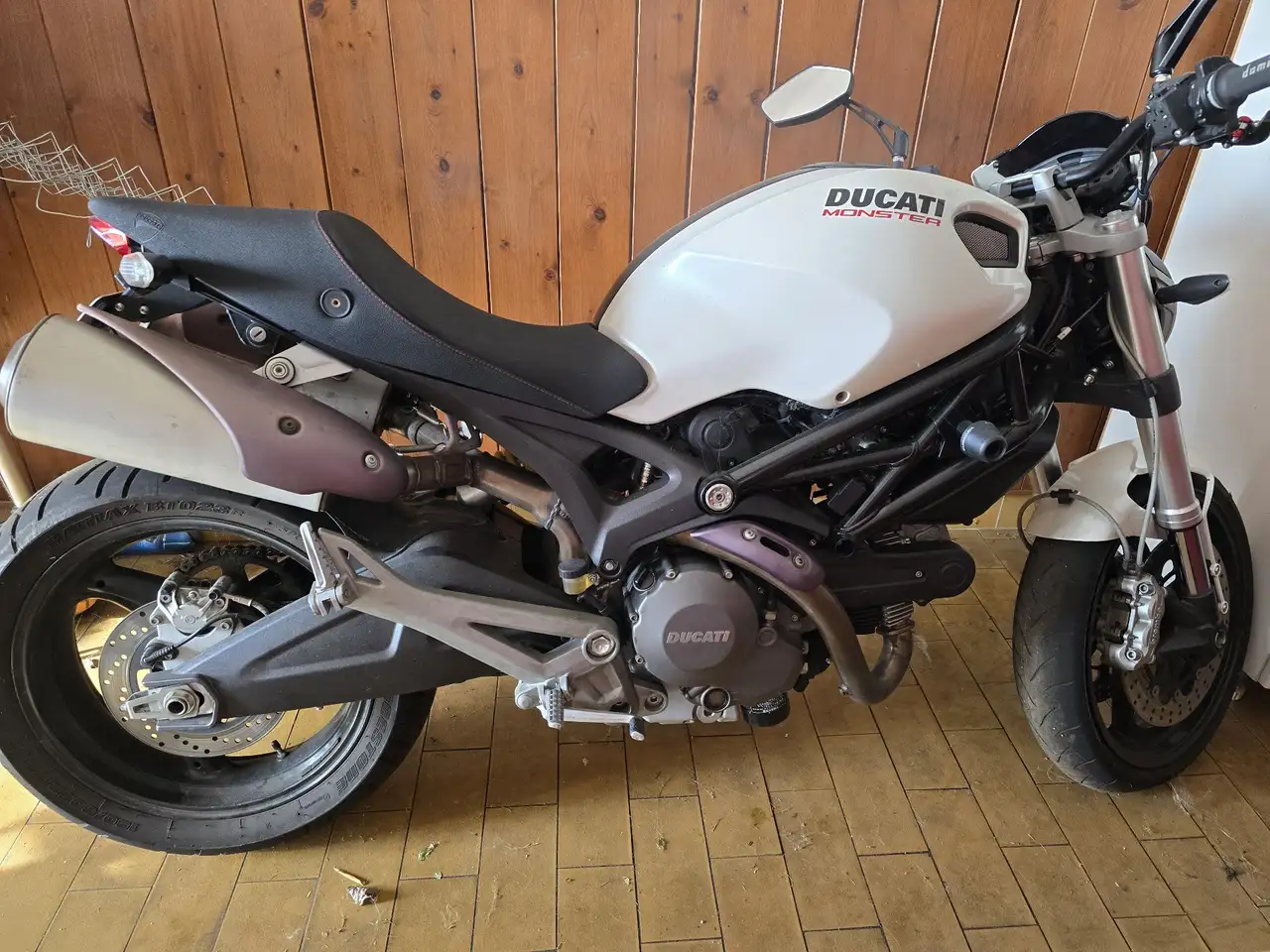 Ducati Monster 696