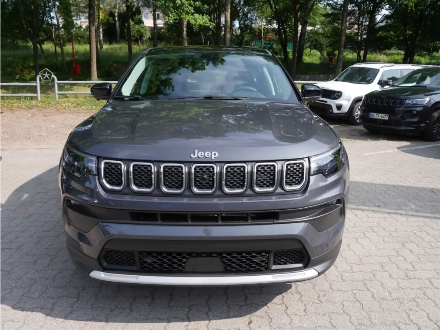 Jeep Compass Altitude e-Hybrid FWD 1.5l Park Winter Sicherheit Grau - 2