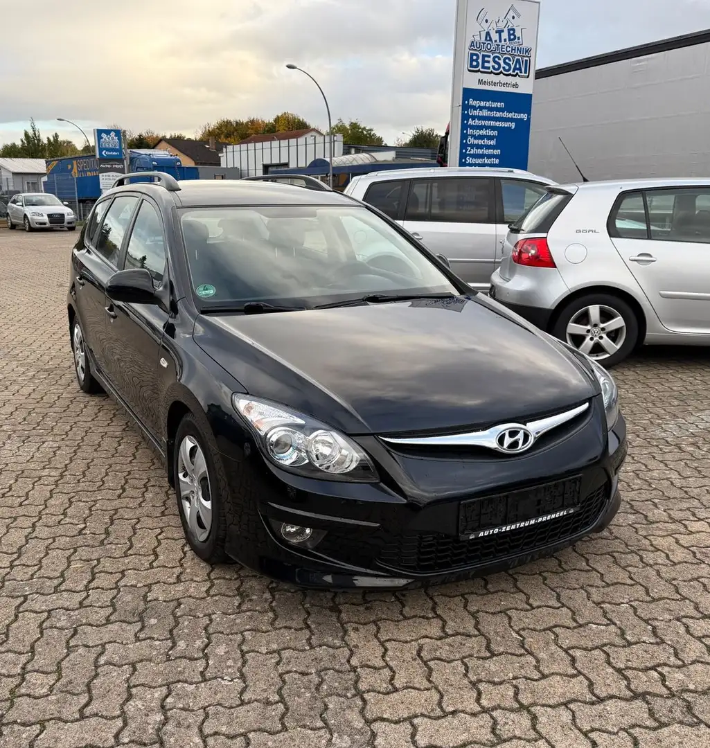 Hyundai i30 CW 1.4 Classic *1.Hand*AHK* Schwarz - 2