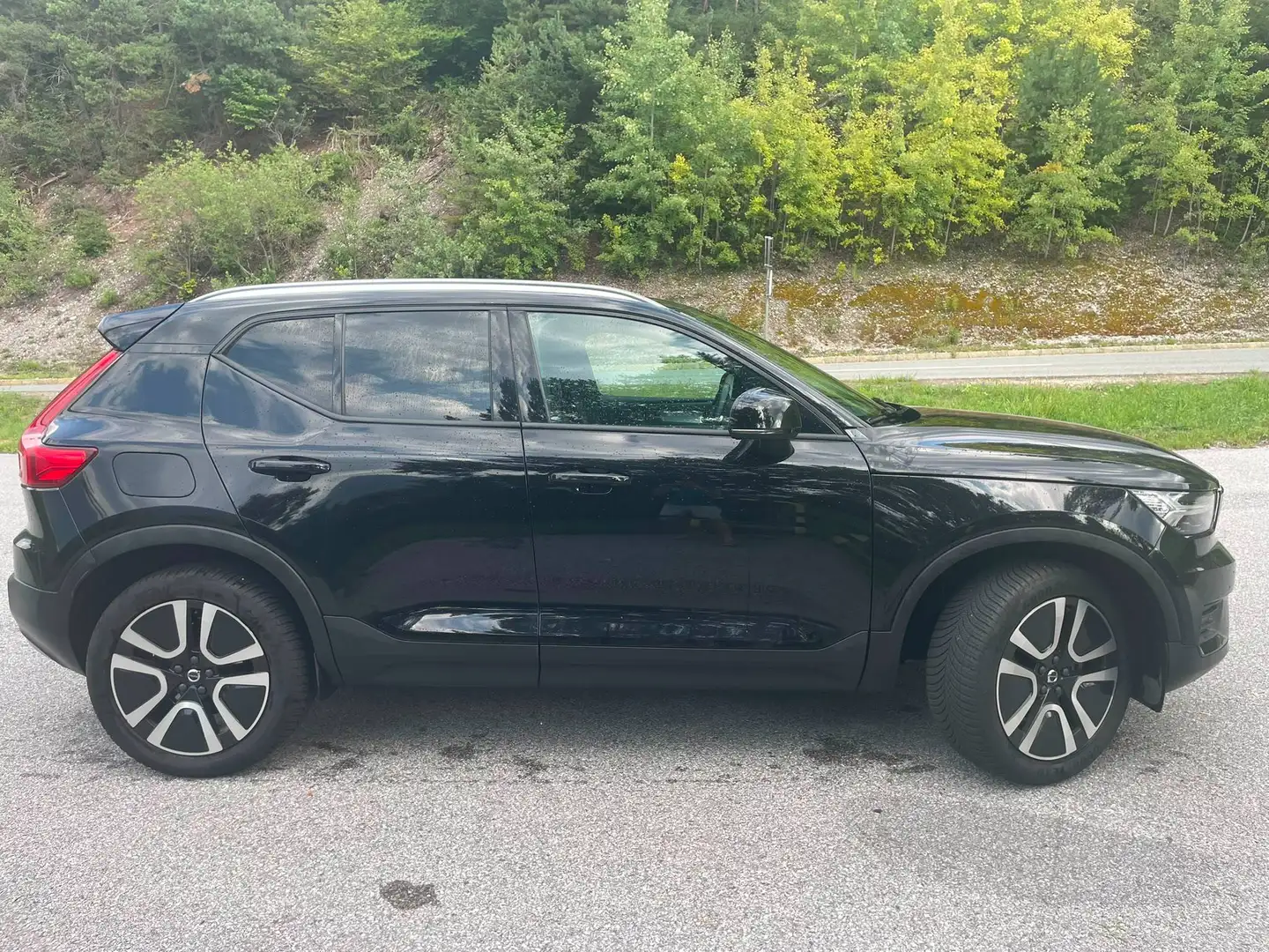 Volvo XC40 XC40 T3 Momentum Geartronic Momentum Schwarz - 2