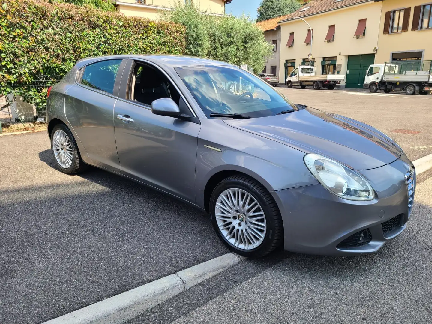 Alfa Romeo Giulietta 3295556033*1.6*jtdm(2)*Distinctive*NEOPATENTATI Grigio - 1