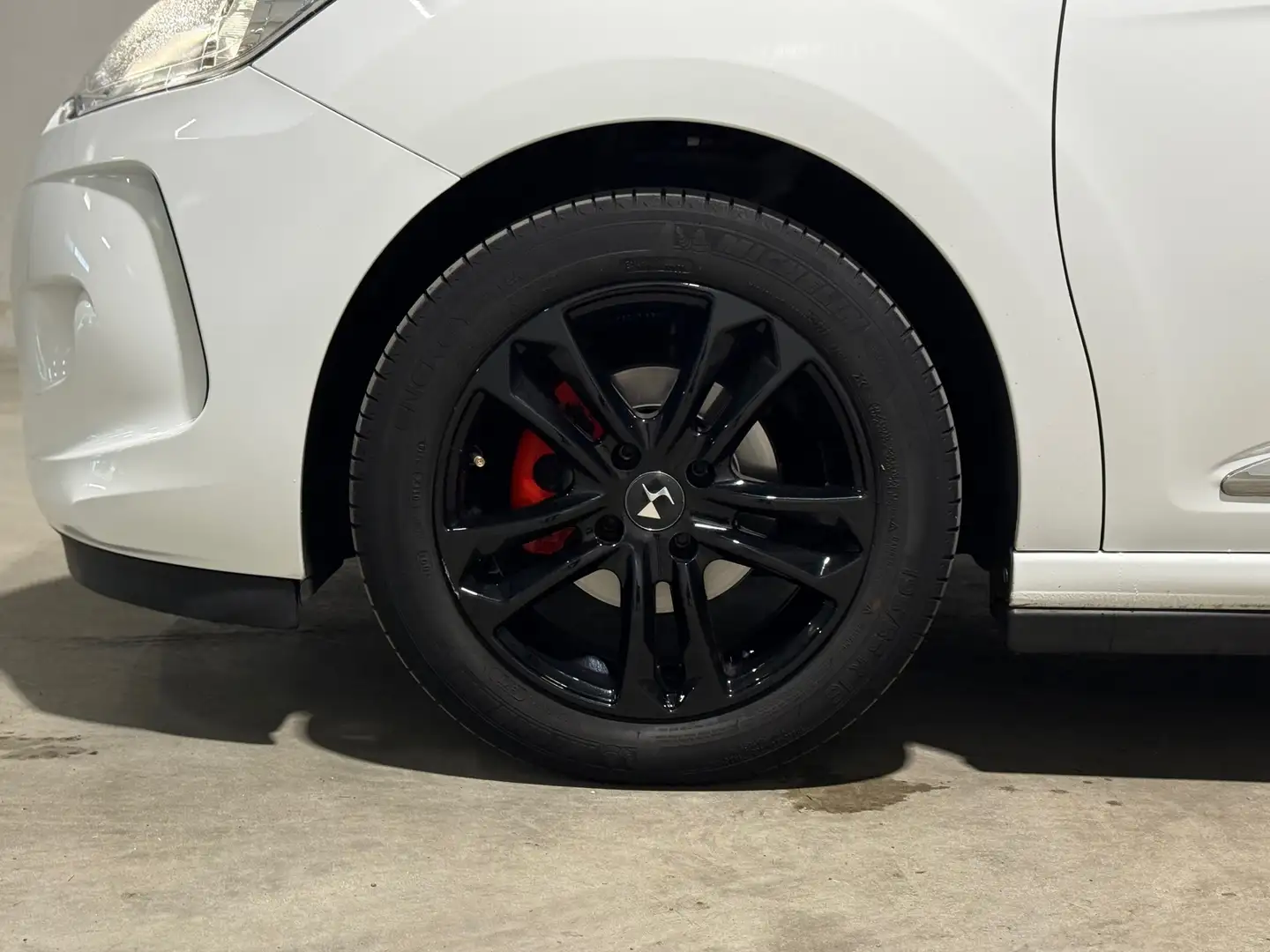 DS Automobiles DS 3 1.2 PureTech So Chic 2015 NAP AIRCO CRUISE ELEK-RA Wit - 2