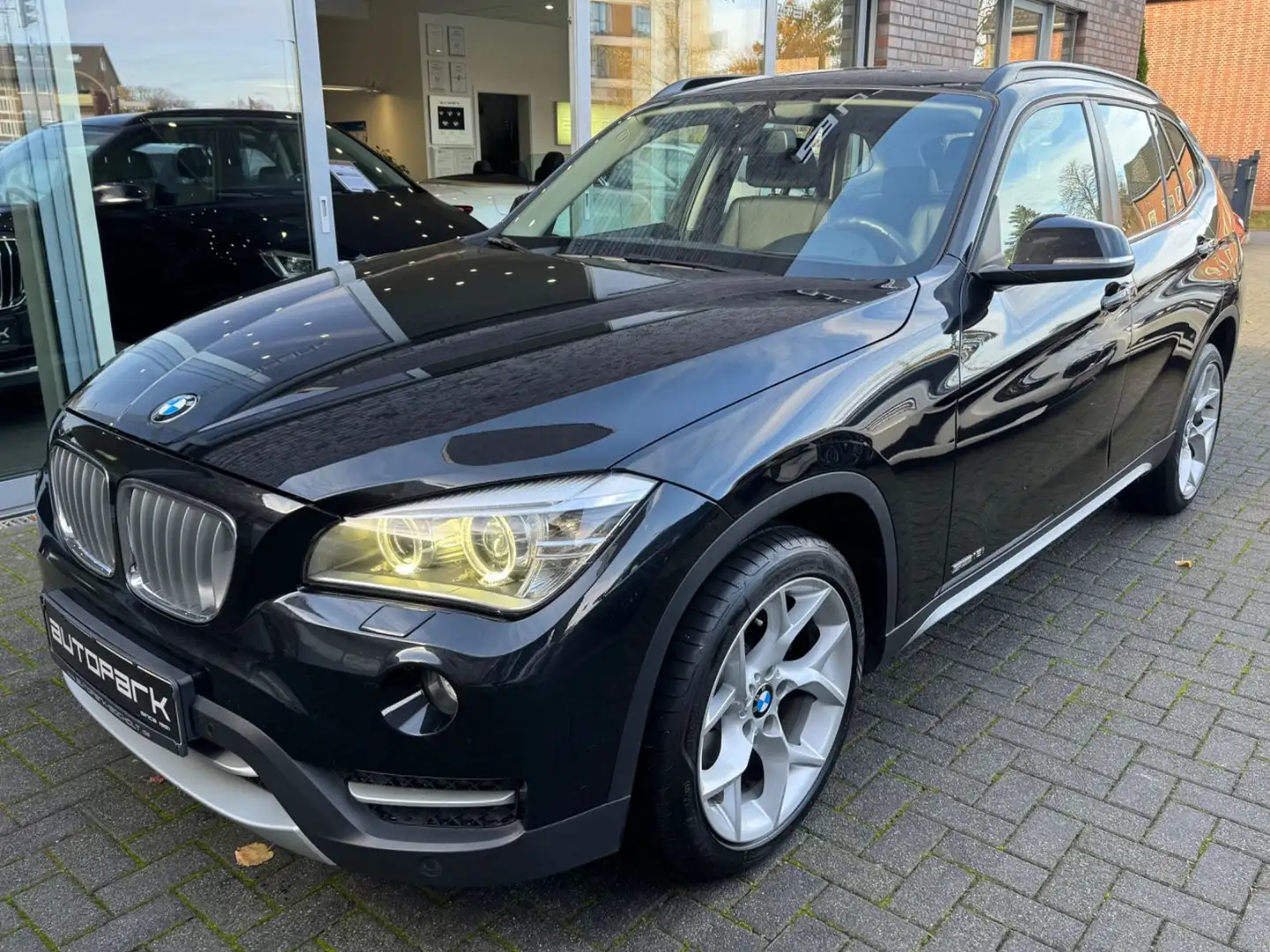 BMW X1 18 i sDrive X-Line,Bi-Xenon°LM18°1 Hand Schwarz - 1