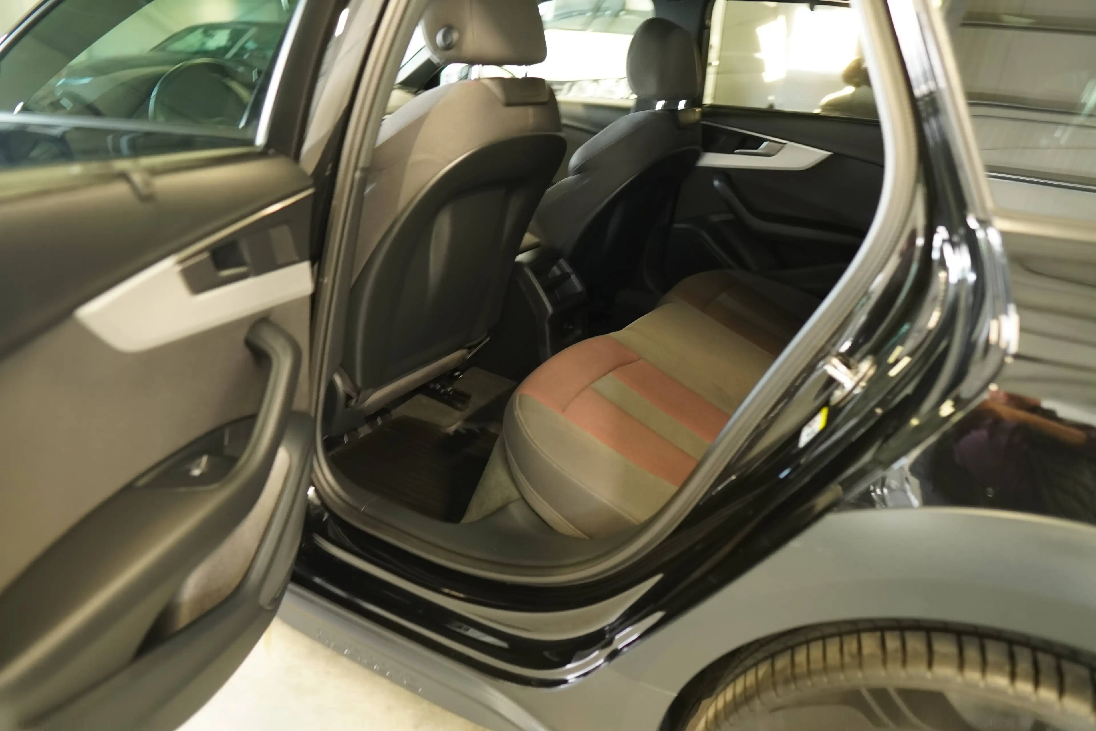 Audi A4 allroad quattro 40 TDI quattro S-tr.PANO FULL LED NAVI — photo 14