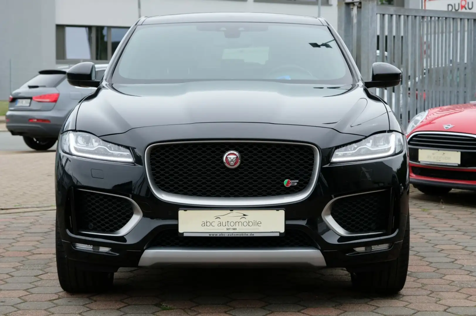Jaguar F-Pace 3.0d First Edition AWD LED Leder Pano Noir - 2