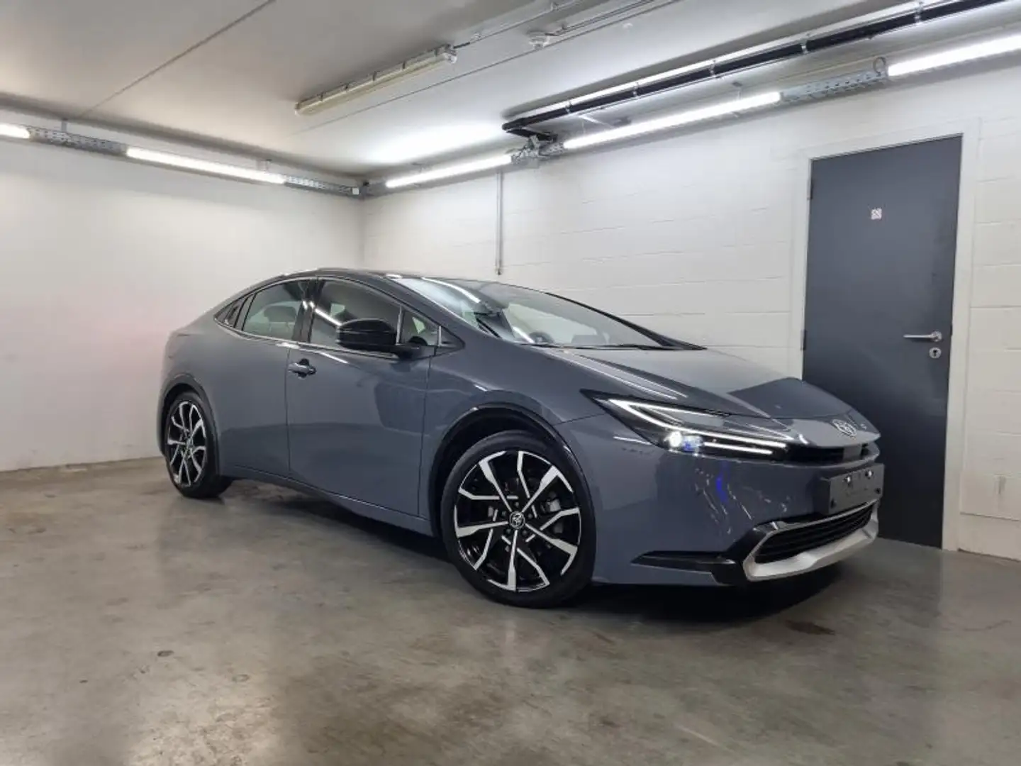 Toyota Prius PHEV Premium Plus + Pano dak Gris - 2