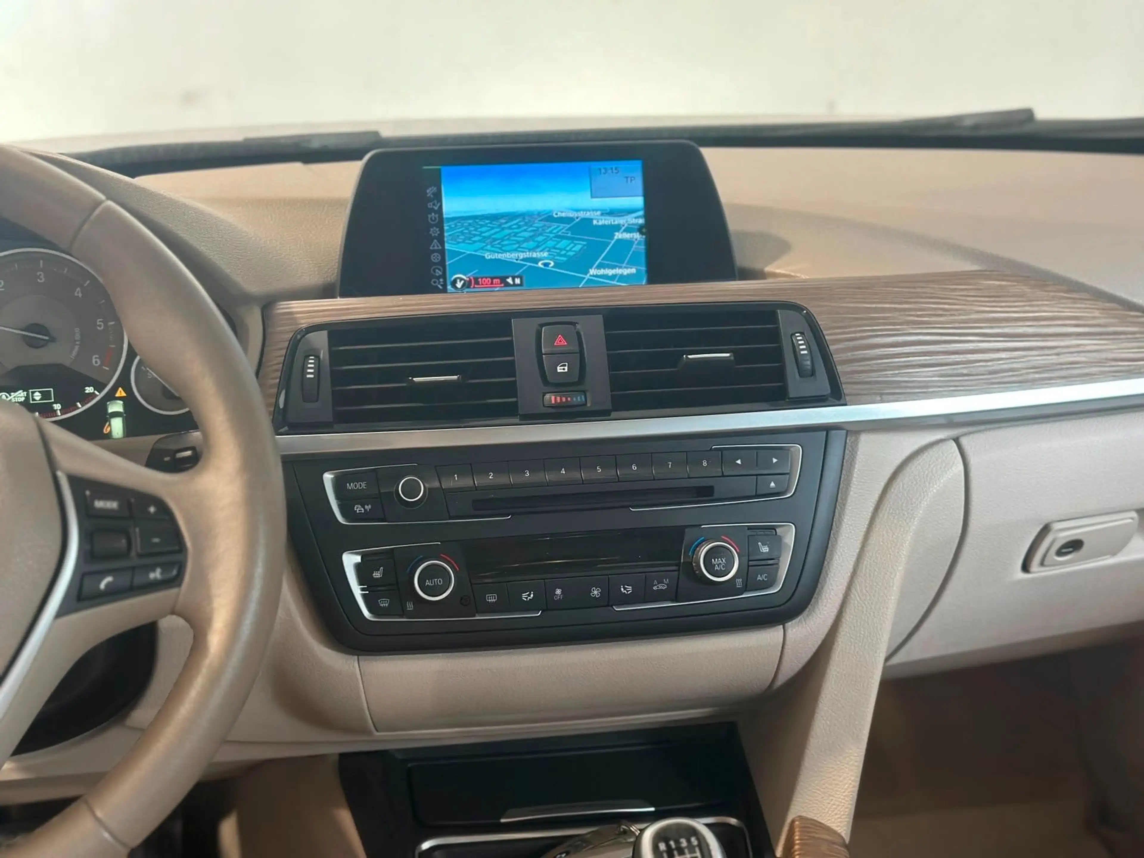 BMW 318 d Touring LEDER NAVI XEN. TOP ZUST. INSP.NEU — photo 10