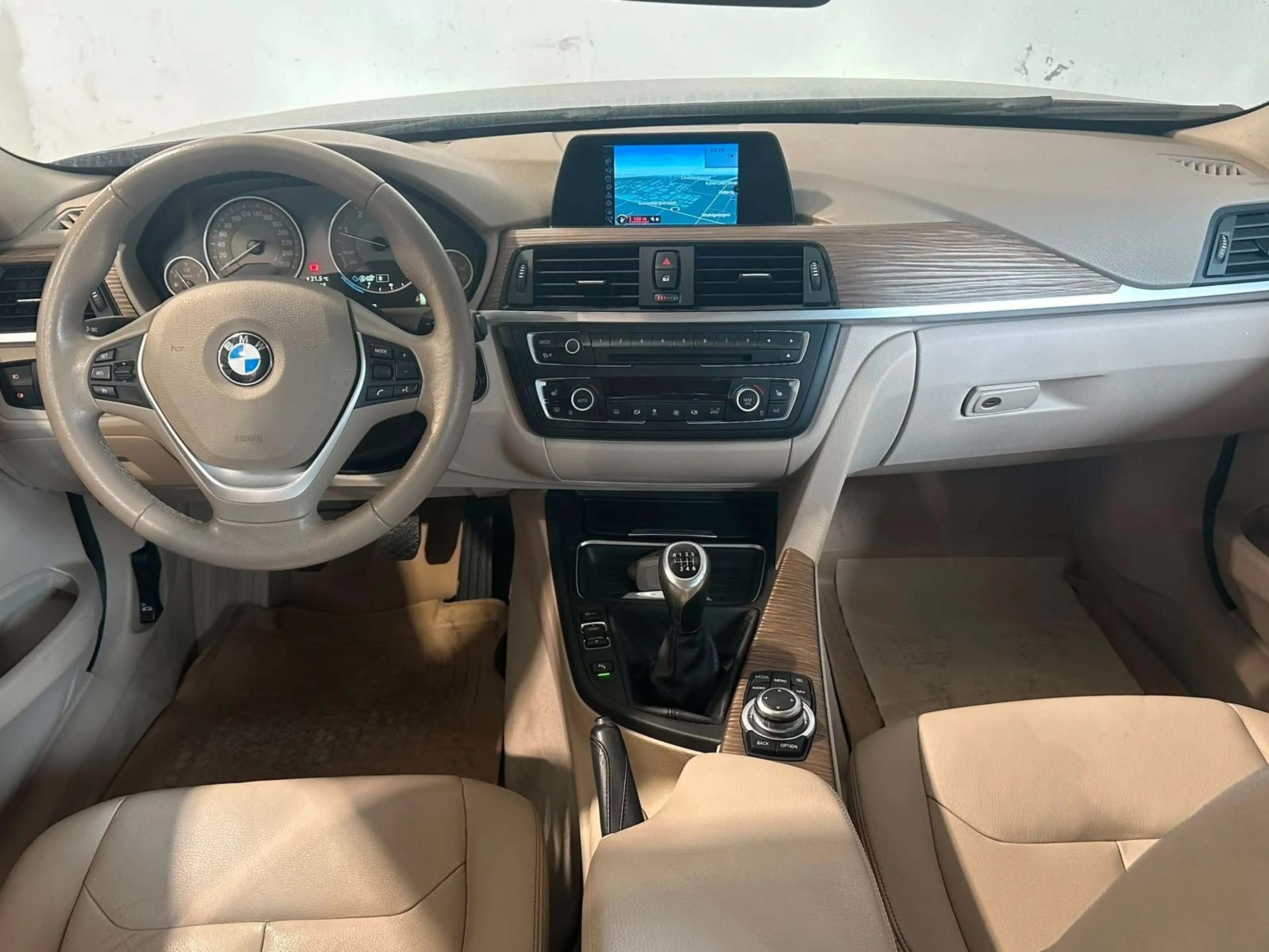BMW 318 d Touring LEDER NAVI XEN. TOP ZUST. INSP.NEU — photo 8