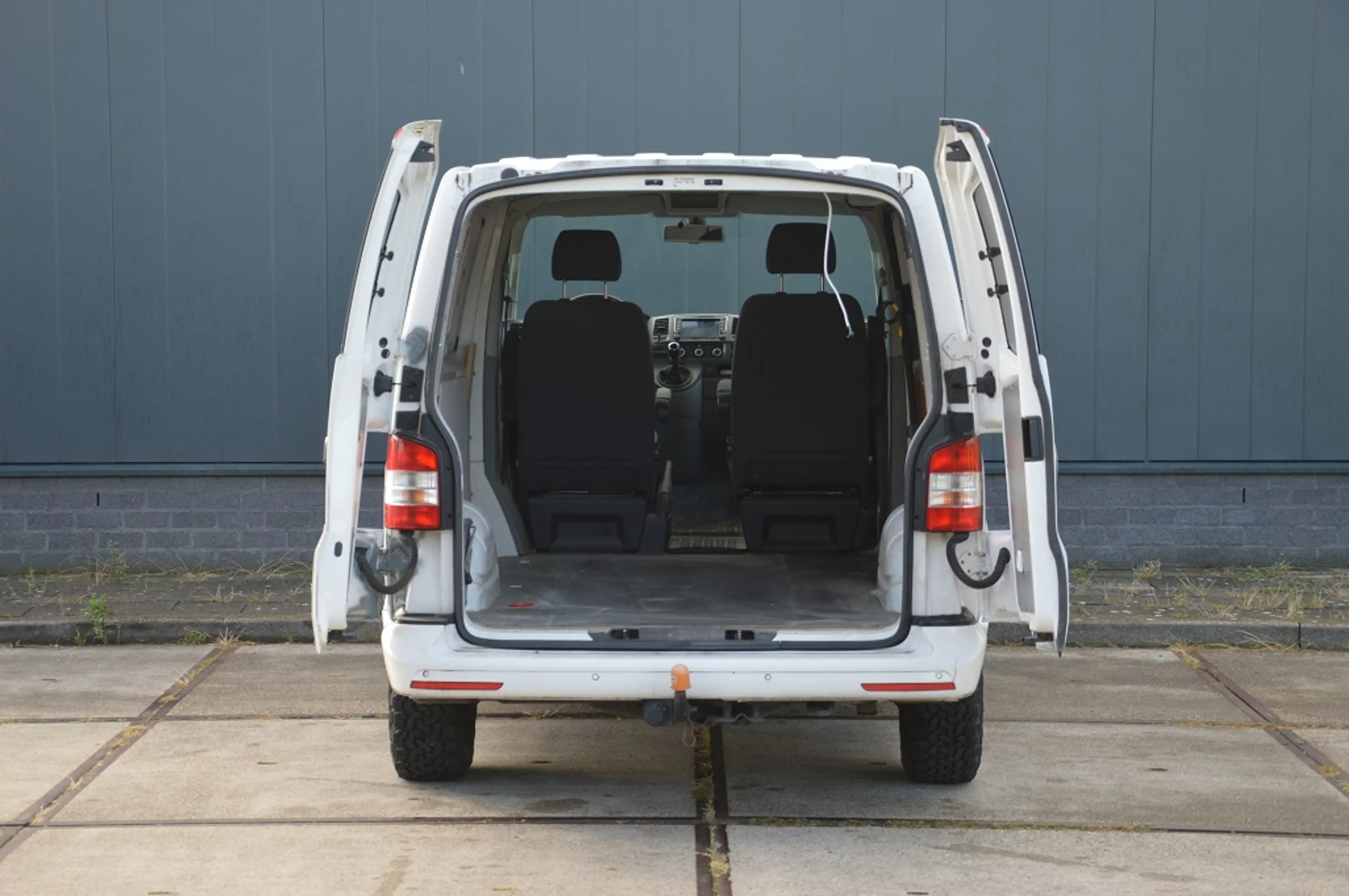 Volkswagen Transporter 2.0 TDI L1H1 T800 84PK Euro 5 — photo 3