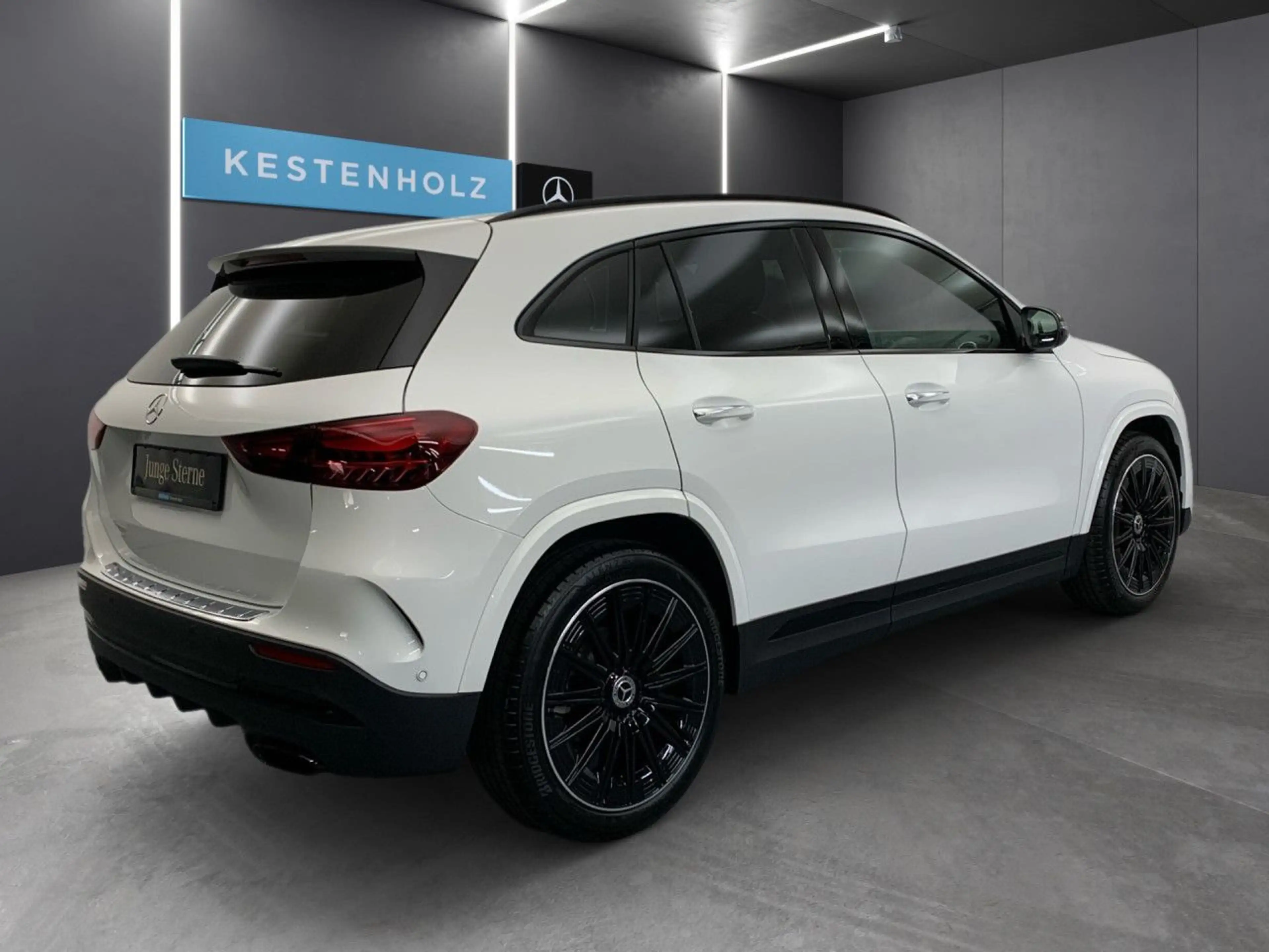 Mercedes-Benz GLA 200 AMG Multibeam Burmester Night Keyl-GO PTS — photo 4