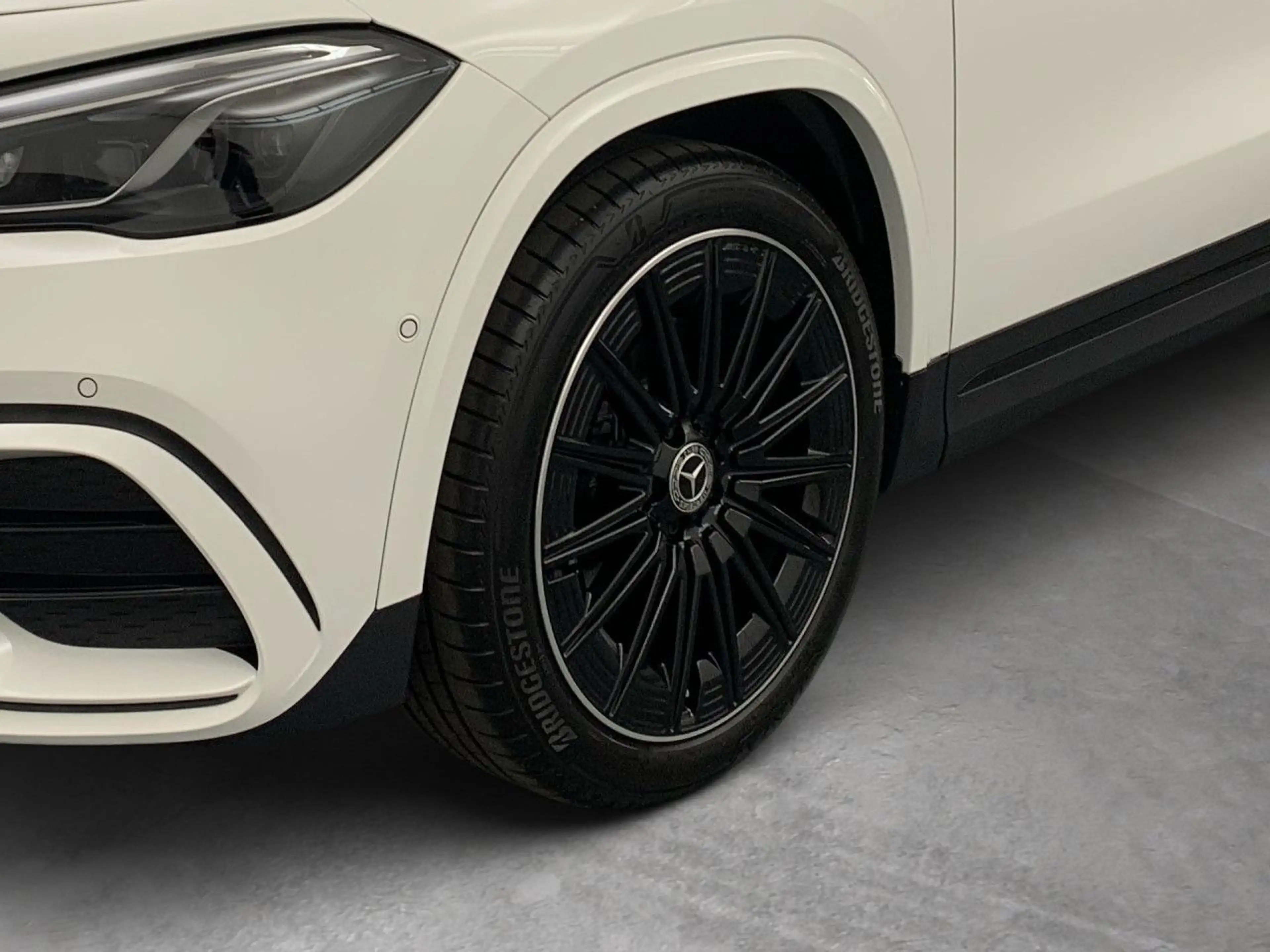 Mercedes-Benz GLA 200 AMG Multibeam Burmester Night Keyl-GO PTS — photo 7