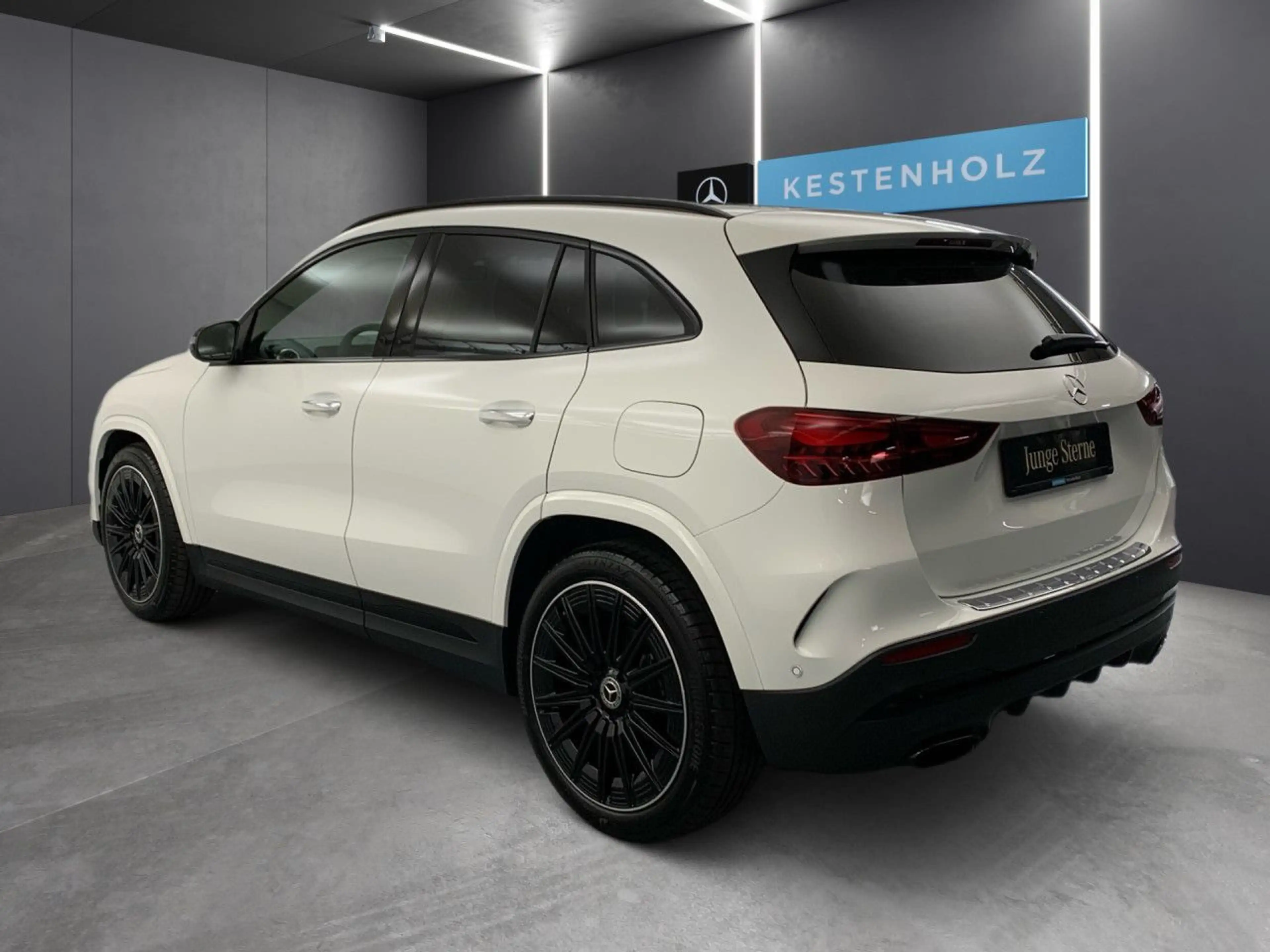 Mercedes-Benz GLA 200 AMG Multibeam Burmester Night Keyl-GO PTS — photo 5