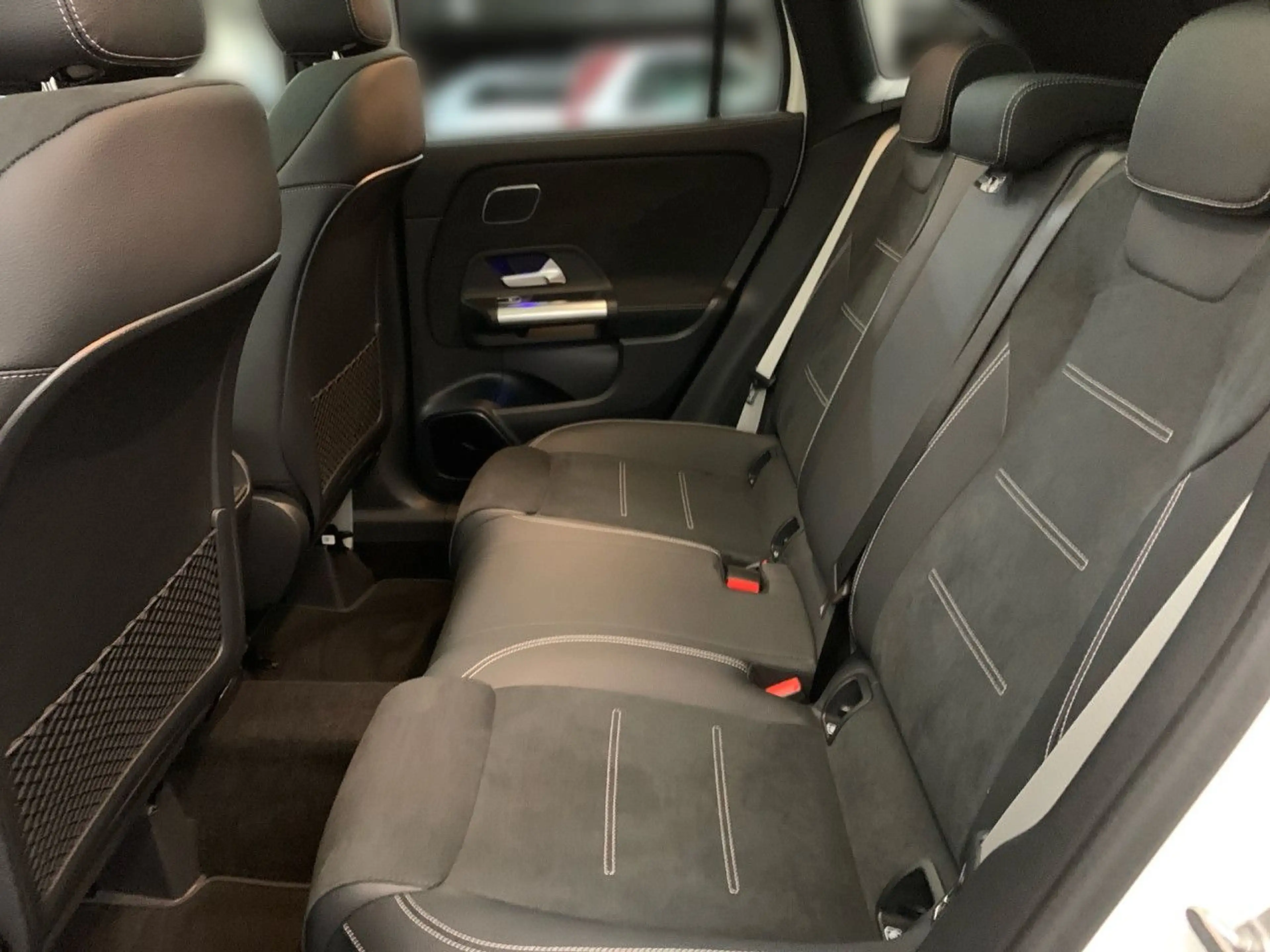 Mercedes-Benz GLA 200 AMG Multibeam Burmester Night Keyl-GO PTS — photo 12