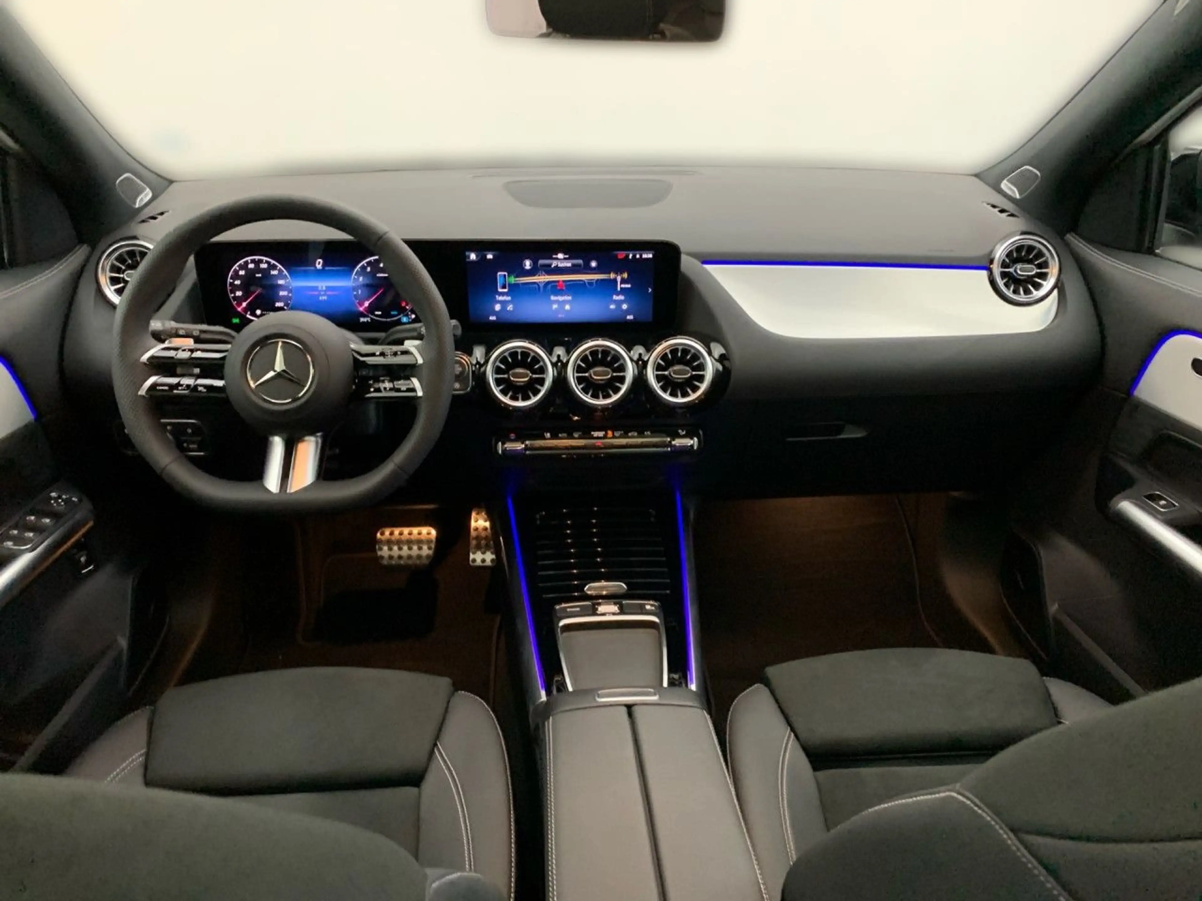 Mercedes-Benz GLA 200 AMG Multibeam Burmester Night Keyl-GO PTS — photo 11