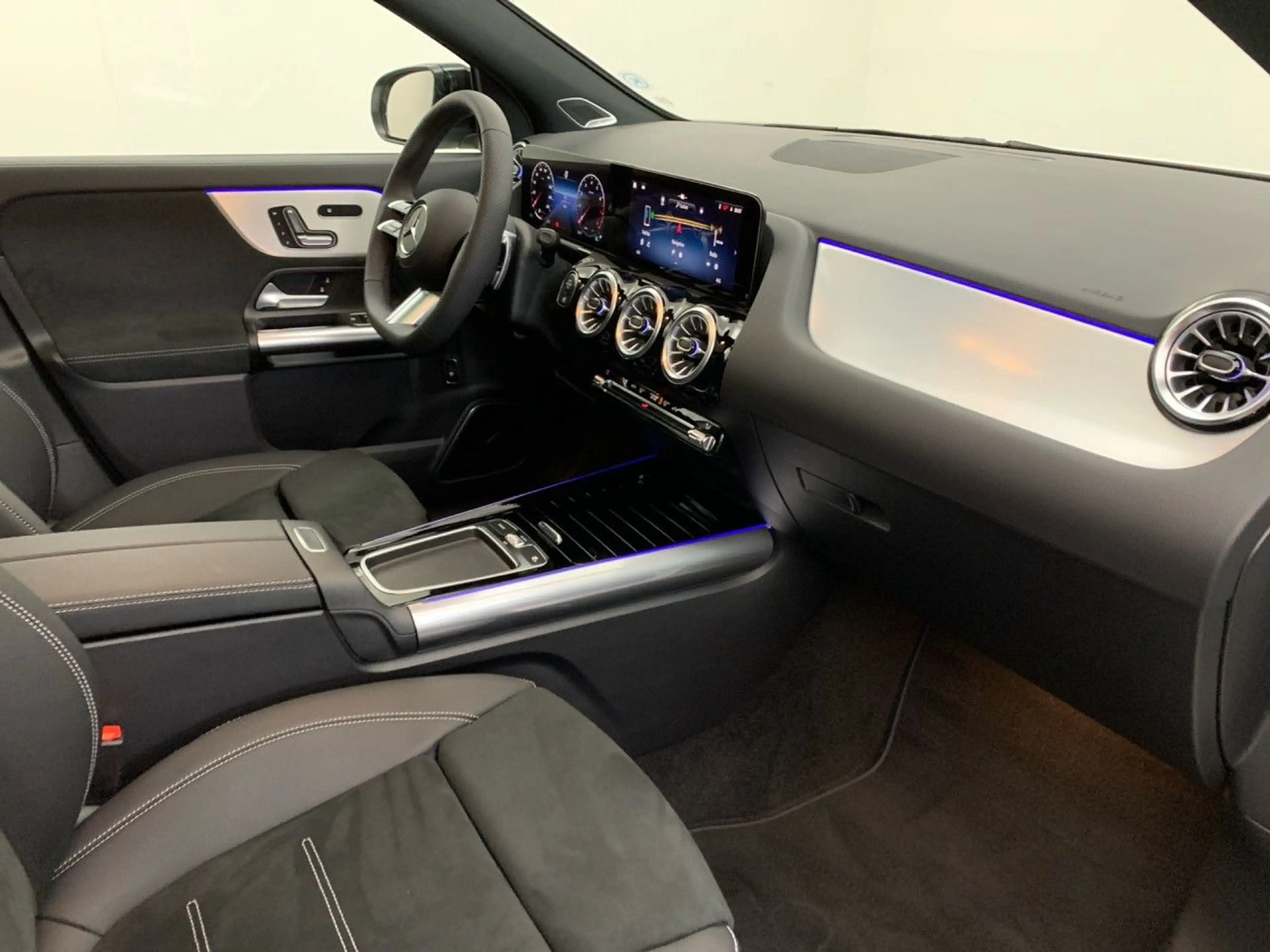 Mercedes-Benz GLA 200 AMG Multibeam Burmester Night Keyl-GO PTS — photo 15