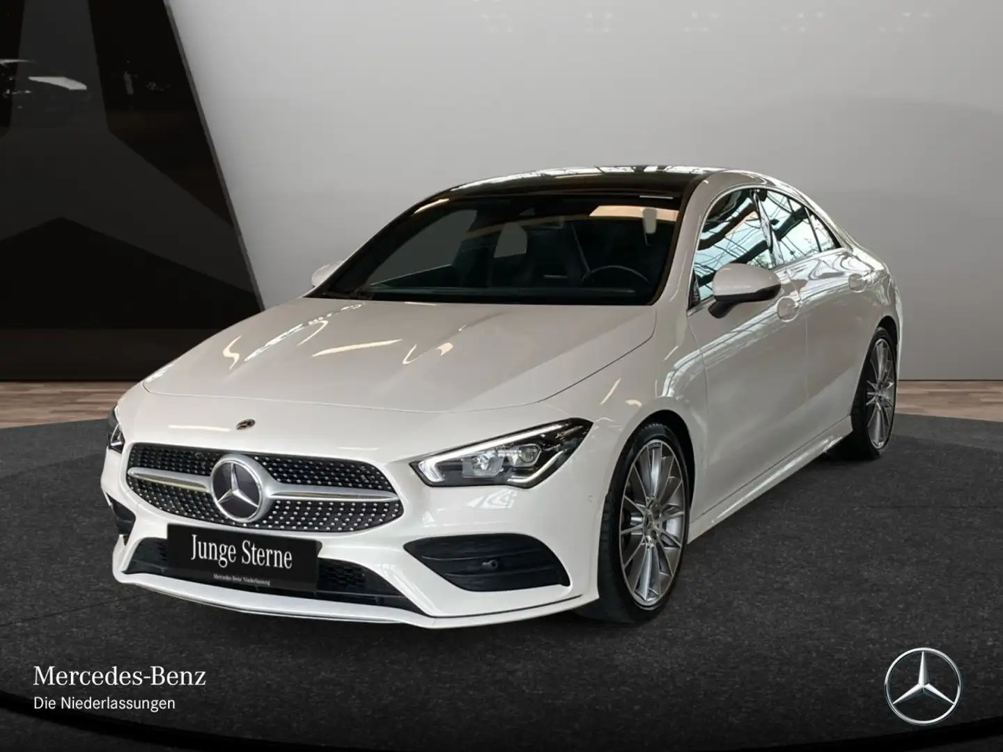 Mercedes-Benz CLA 200 AMG+PANO+AHK+LED+19"+7G Wit - 2