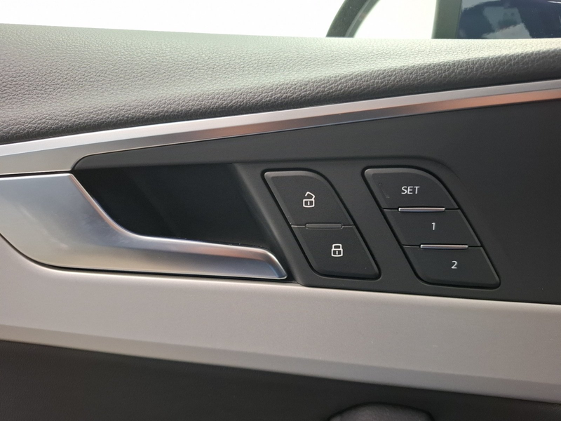 Audi A4 Avant 40 TDI quattro AHK ACC SHZ Memory PDC — photo 21